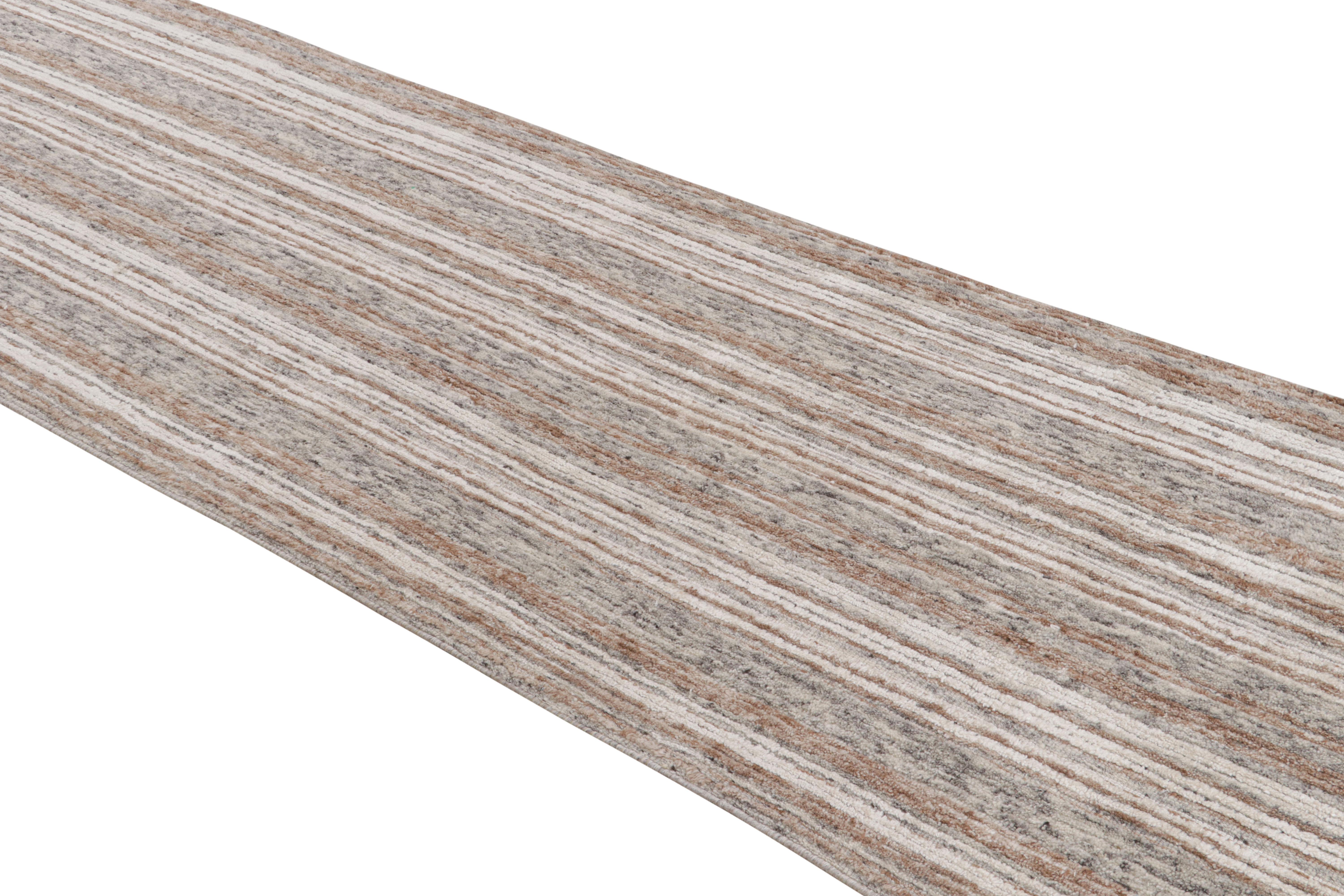 Indien Rug & Kilim's Modern Rug with Beige/Brown, White and Gray Stripes (Tapis moderne à rayures beige/brun, blanches et grises) en vente