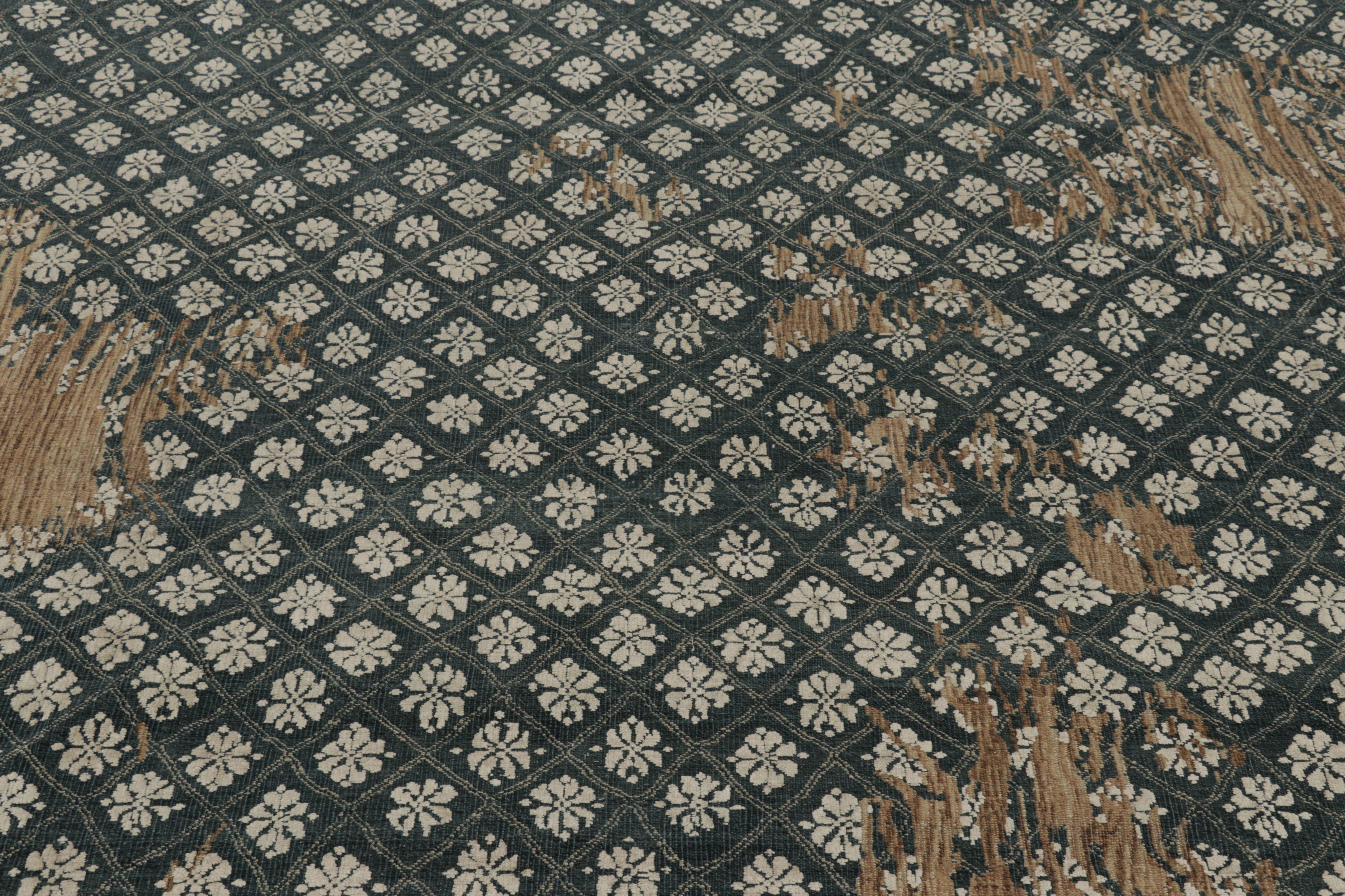 Questo eccezionale tappeto 9x12 è l'inizio di una nuova linea della Modern Collection di Rug & Kilim; una nuova serie audace che sottolinea un approccio inaspettato alla stratificazione dei design, con una chiara sensibilità contemporanea che