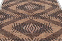 Rug & Kilim's Modern Rug mit braunen, geometrischen Mustern in High-Low-Textur