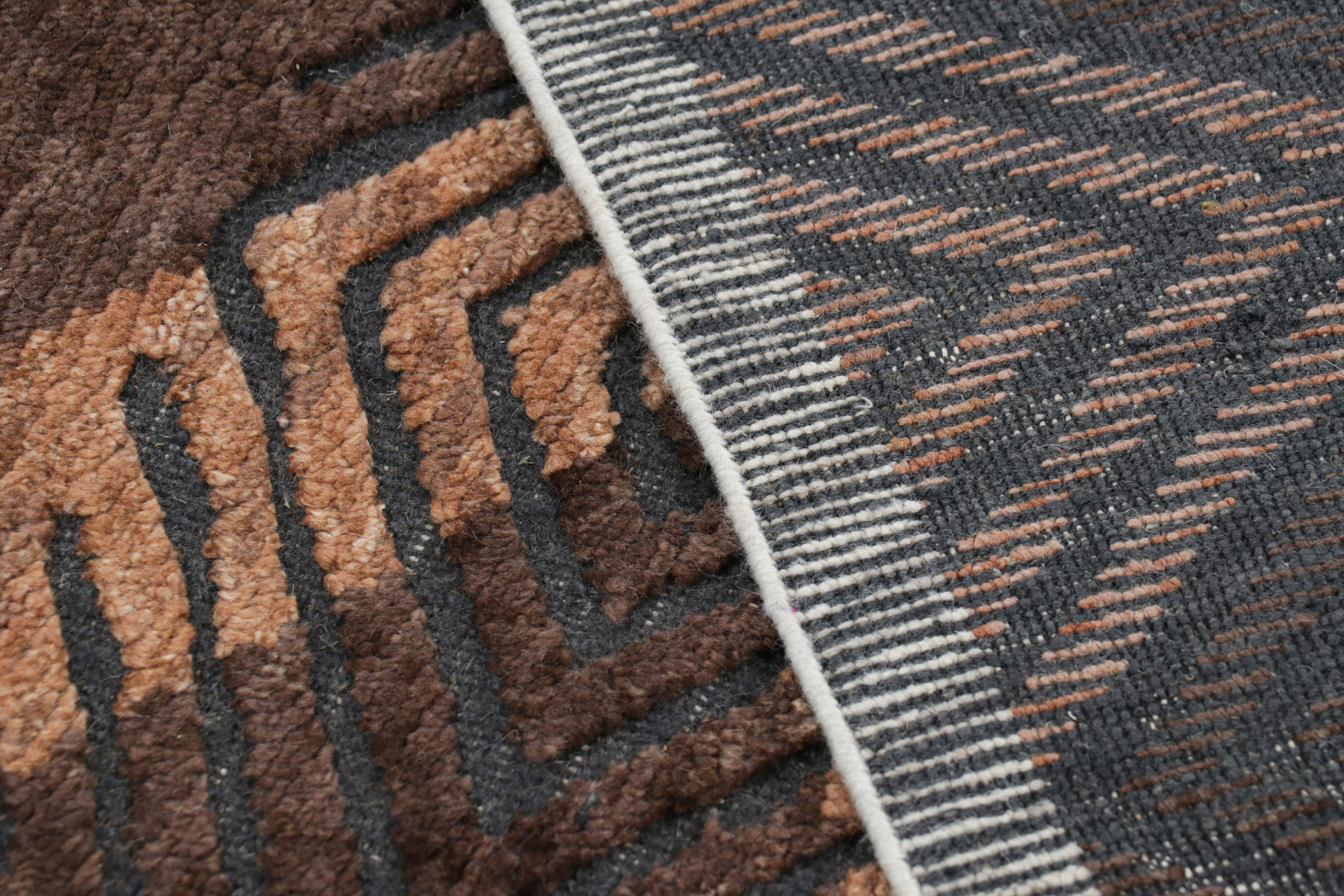 XXIe siècle et contemporain Rug & Kilim's Modern Rug with Brown Geometric Patterns in High-Low Texture (tapis moderne à motifs géométriques bruns) en vente