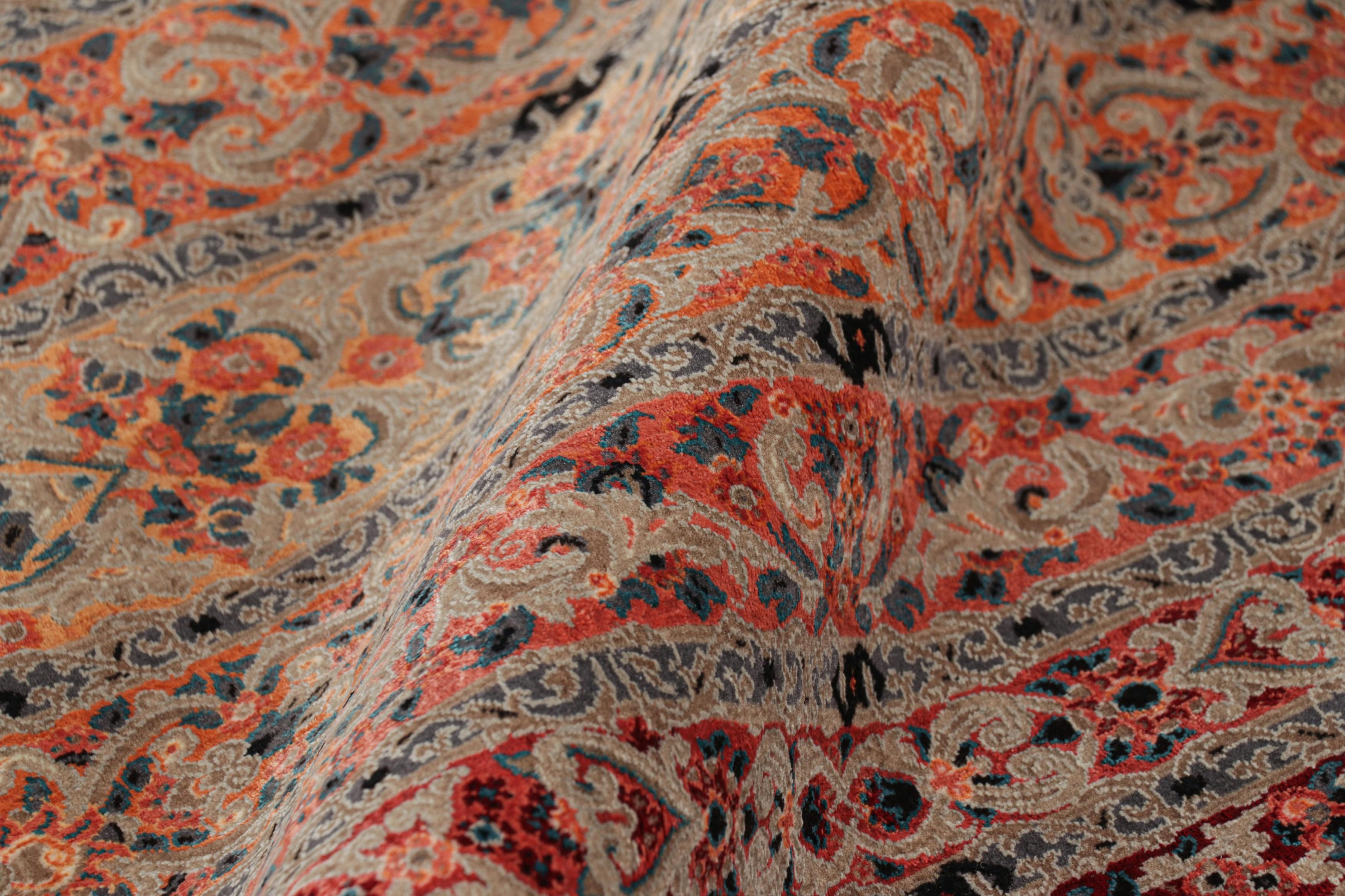 XXIe siècle et contemporain Rug & Kilim's Modernity Rug with Polychromatic Floral Patterns Moharramet (en anglais) en vente