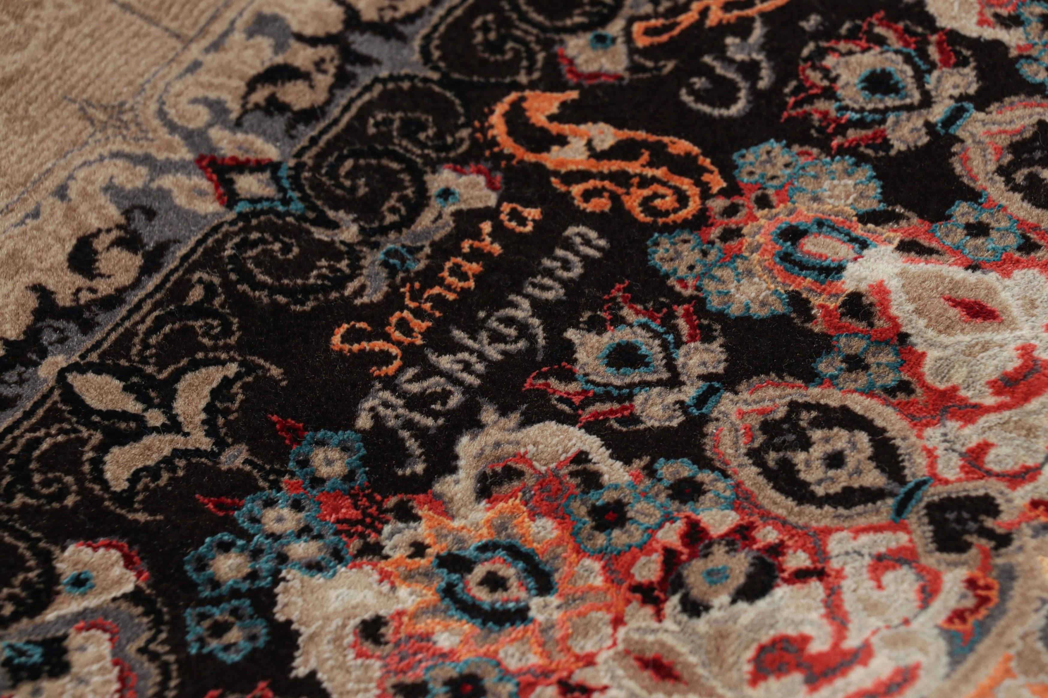 Soie Rug & Kilim's Modernity Rug with Polychromatic Floral Patterns Moharramet (en anglais) en vente