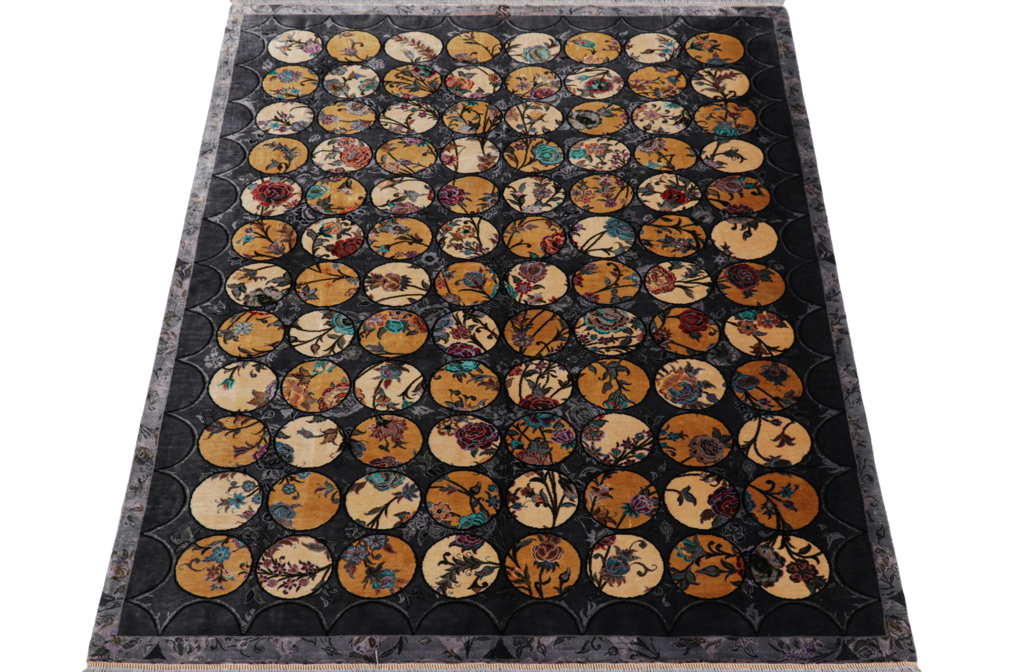 Indien Rug & Kilim's Modernity Rug with Polychromatic Floral Patterns Sayeh en vente