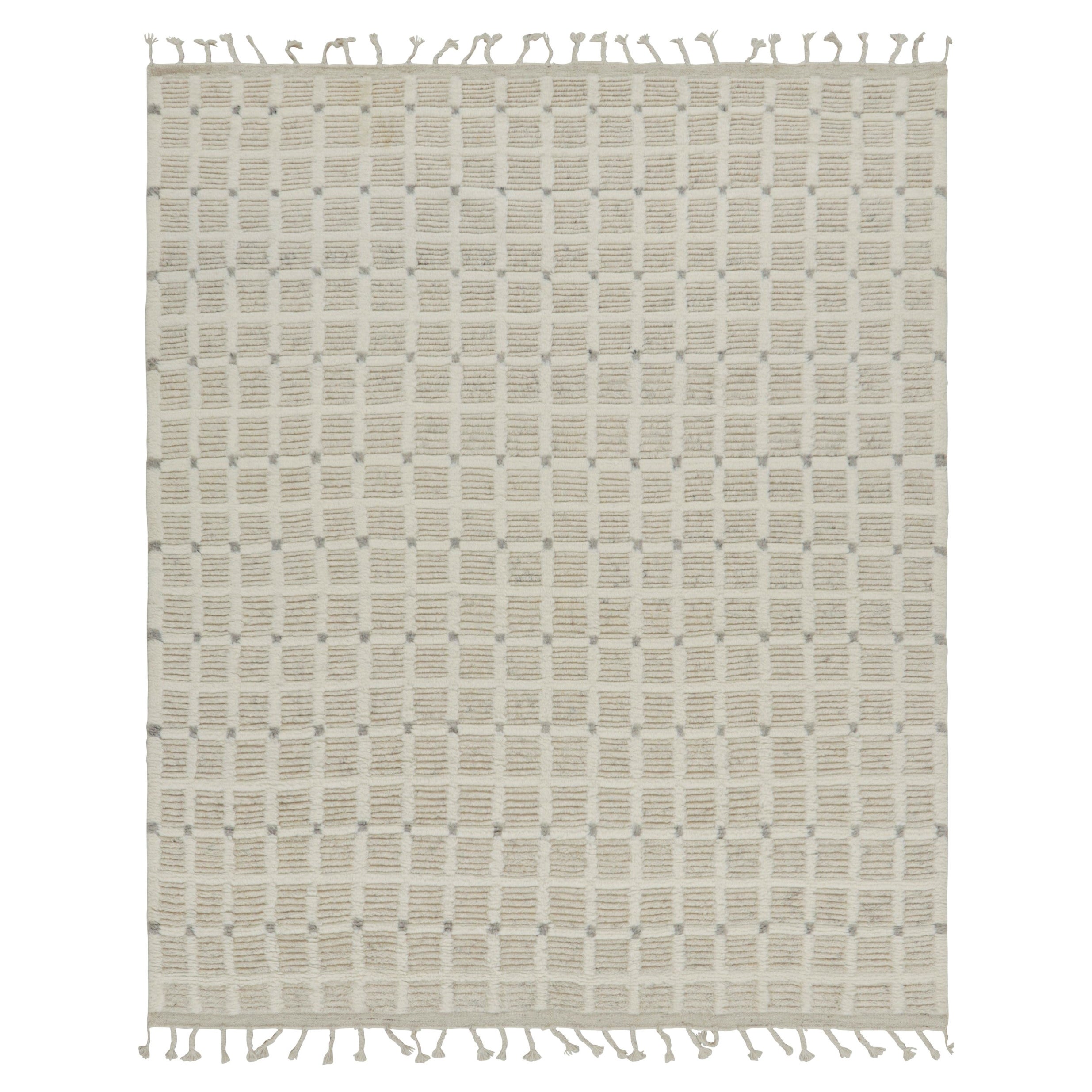 Rug & Kilim's Modern Rug mit weißem, cremefarbenem Raster und geometrischen Mustern im Angebot