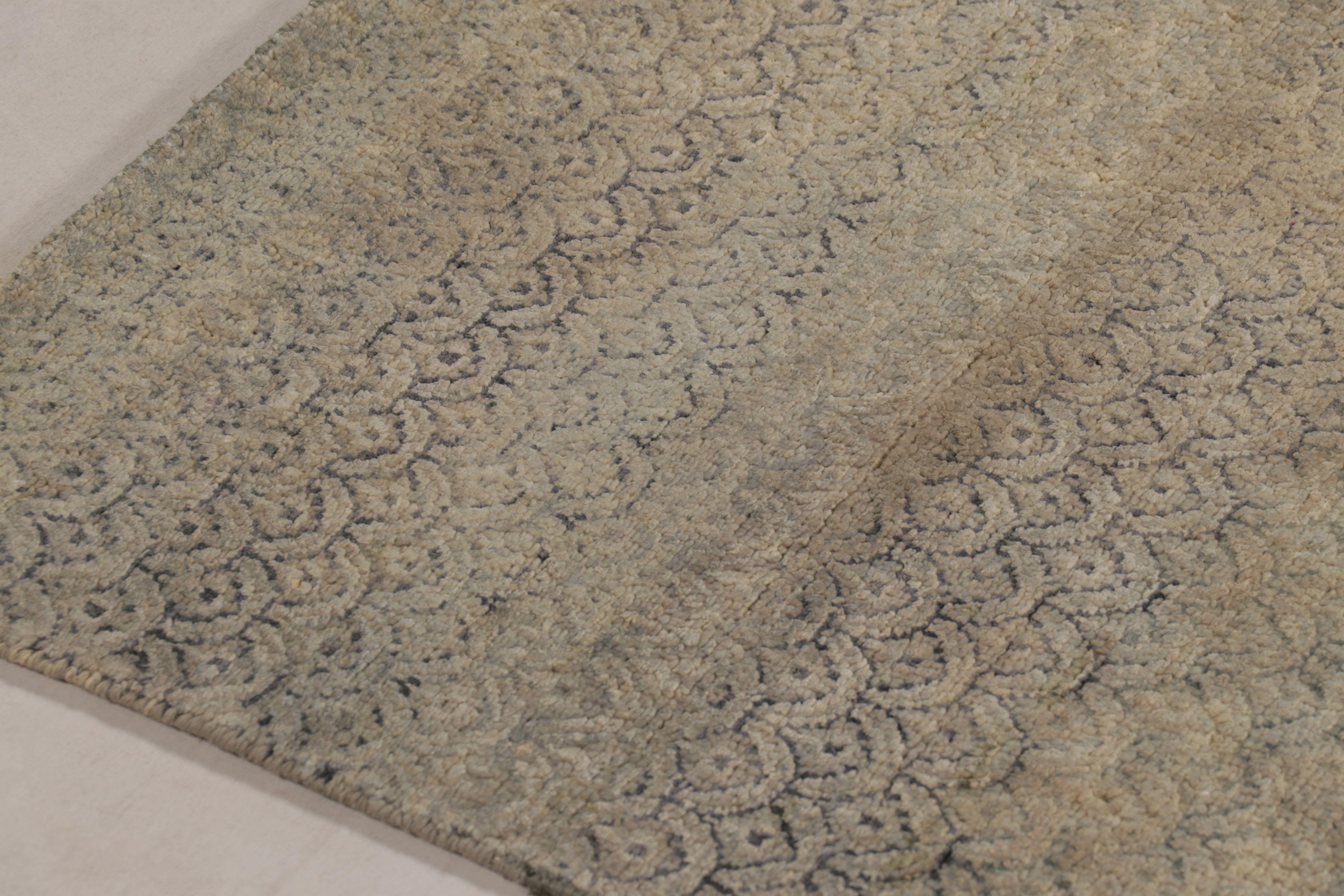 Rug & Kilim’s Modern Runner Rug in Faint Geometric Lattice, Scale Patterns In New Condition For Sale In Long Island City, NY