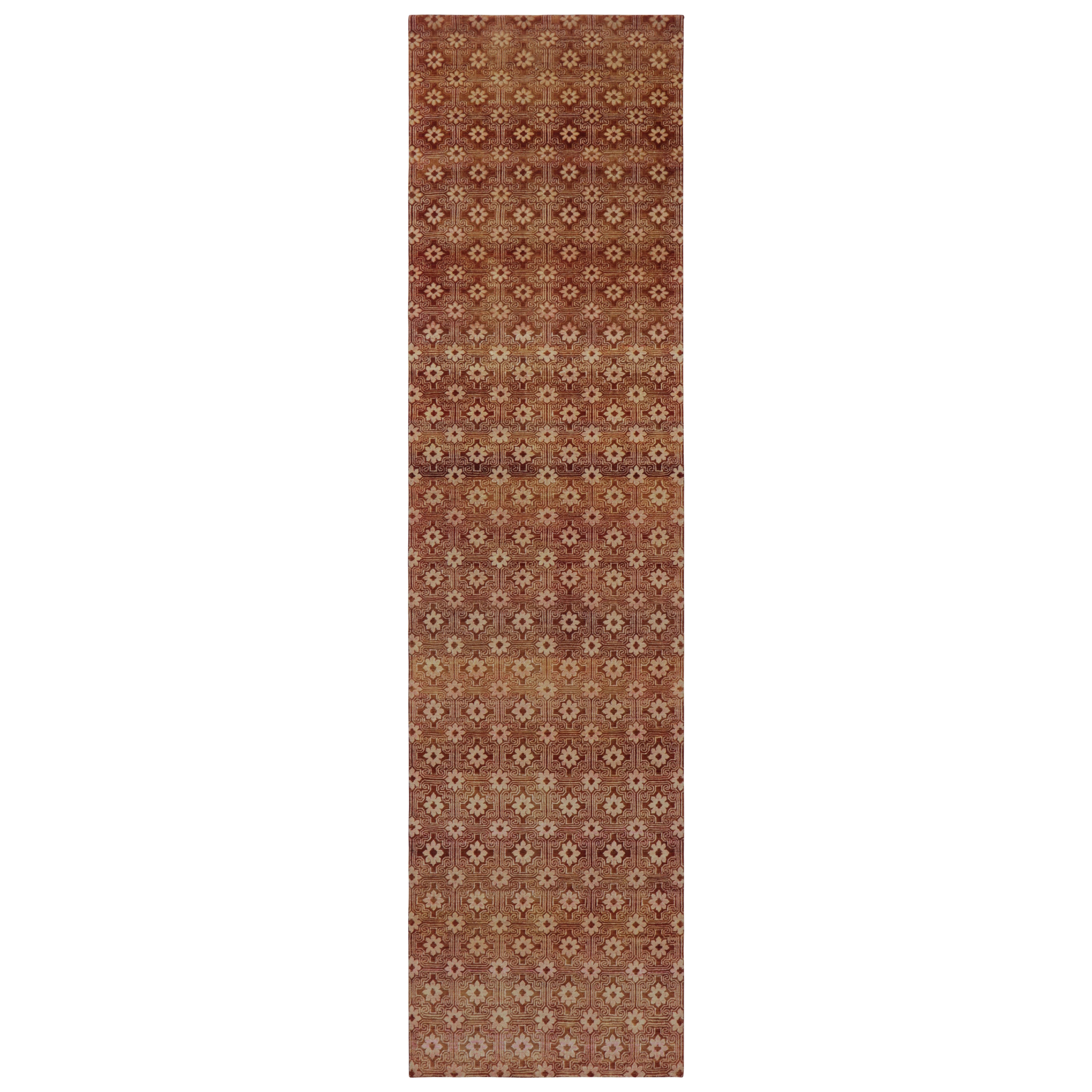 Moderner Läufer von Rug 
Kilim in Ombre Terracotta und burgunderfarbenem Gitter im Angebot