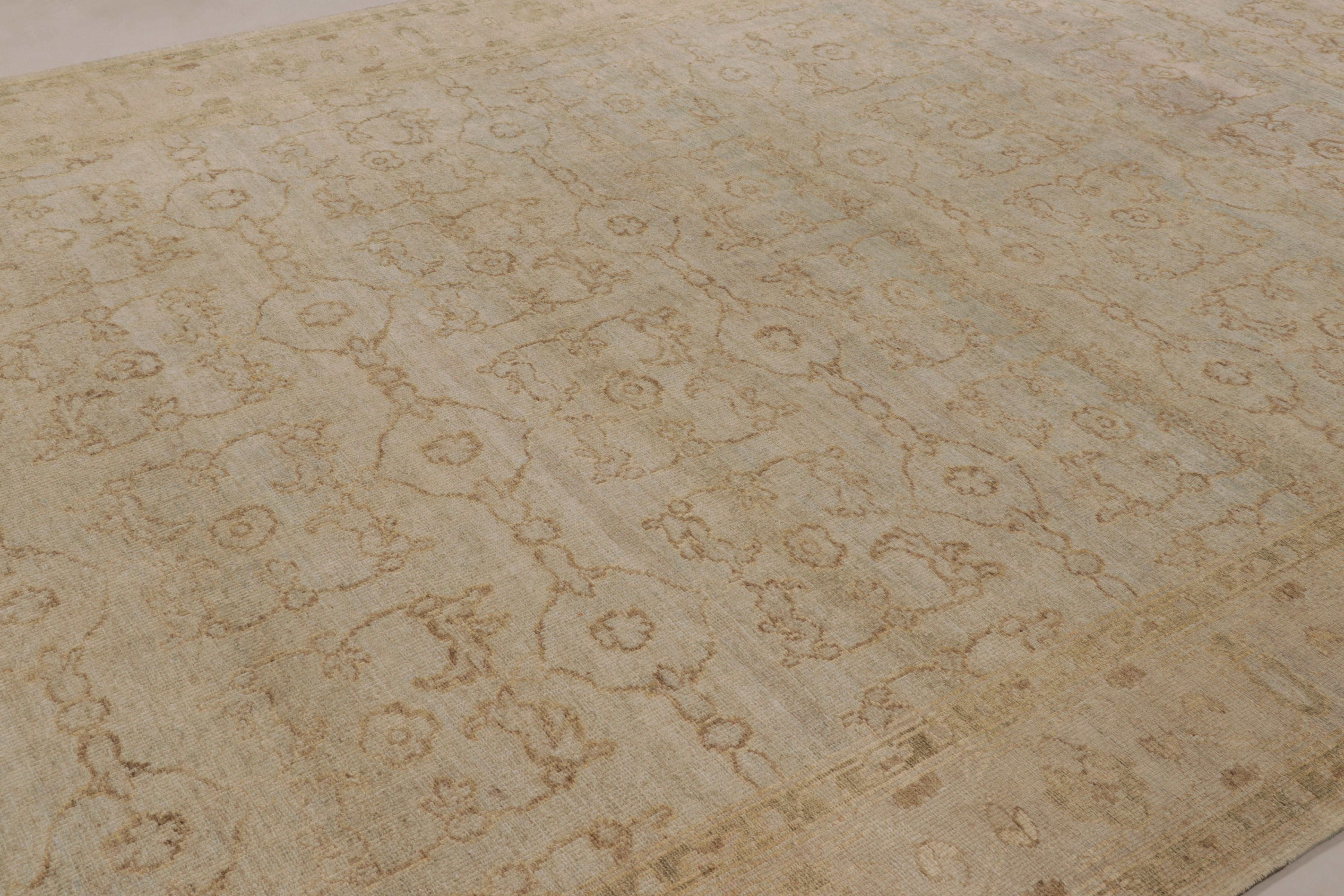 Moderner Läufer von Rug & Kilim mit traditionellem, zweifarbigem Blumenmuster (Indisch) im Angebot