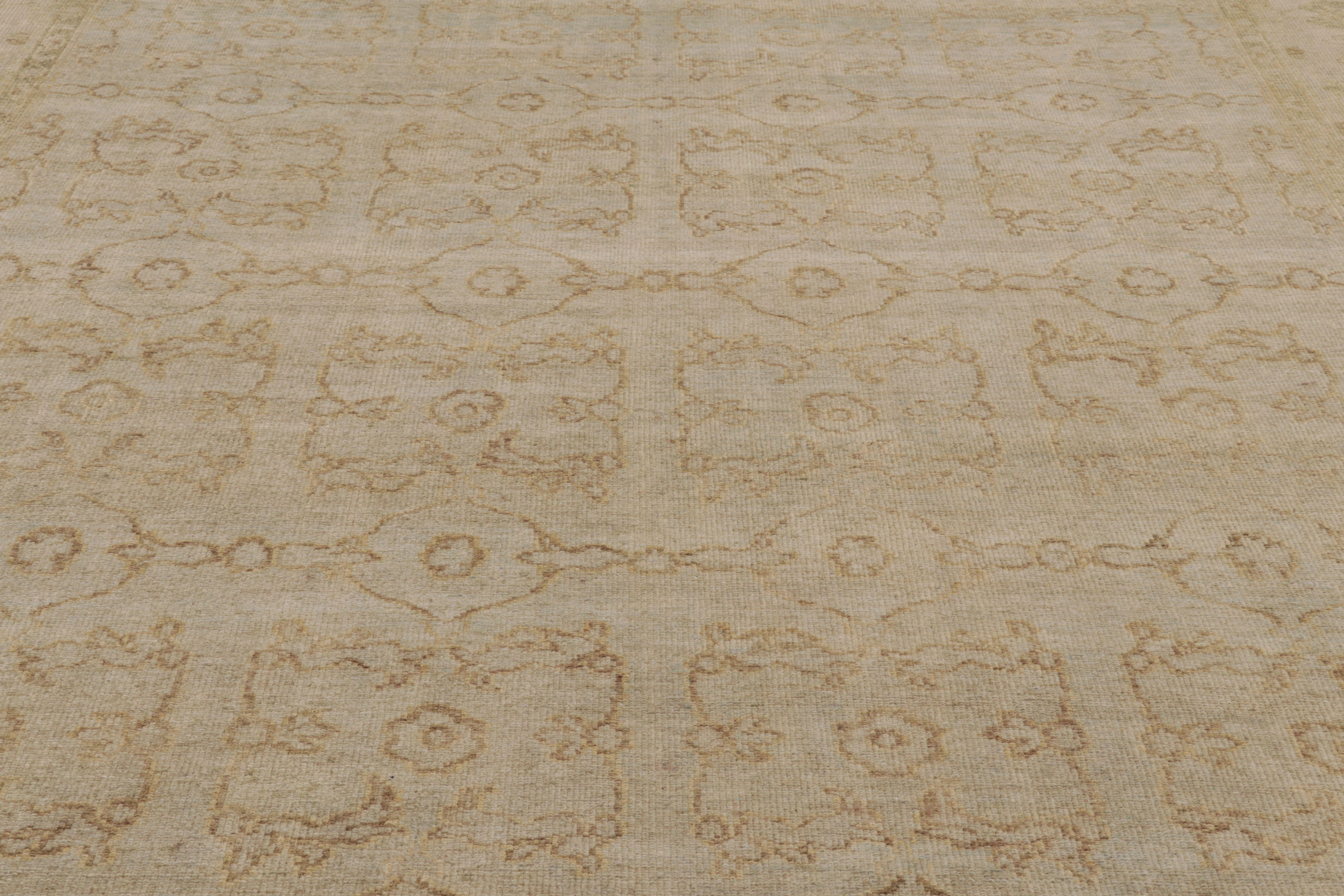 Moderner Läufer von Rug & Kilim mit traditionellem, zweifarbigem Blumenmuster (Handgeknüpft) im Angebot