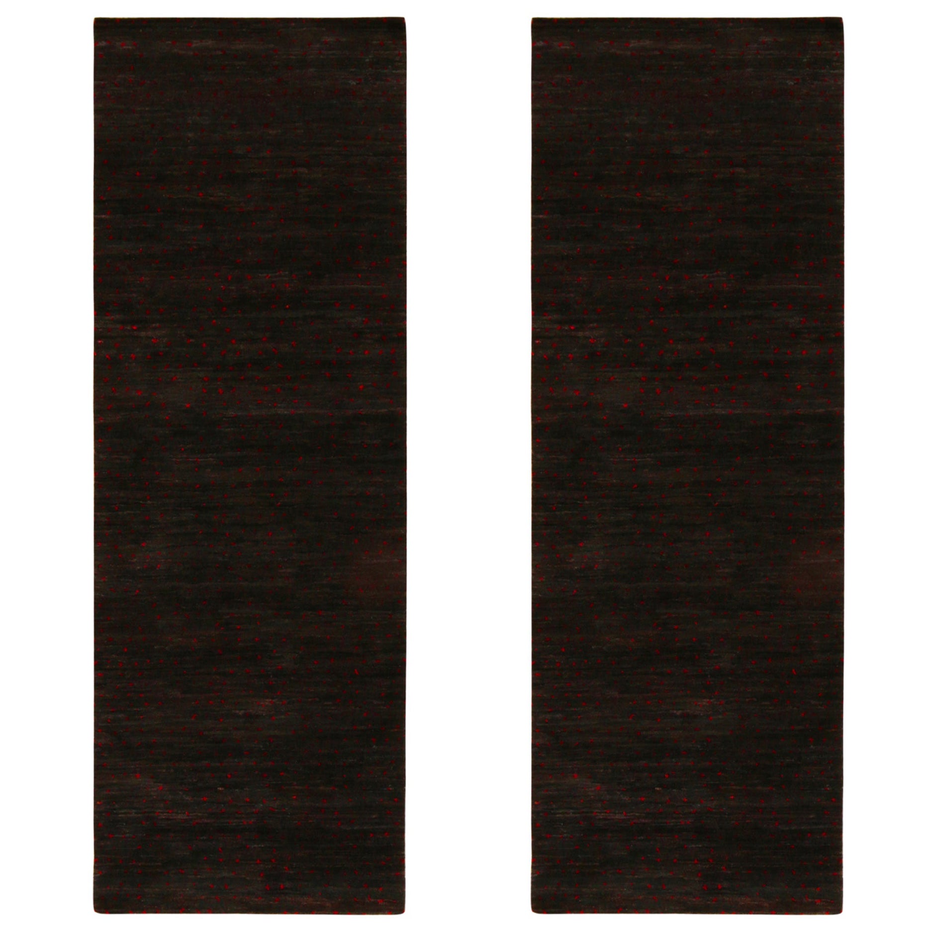 Traves de Mesa Modernos Rug & Kilim en Negro con Dibujo de Puntos Rojos en venta