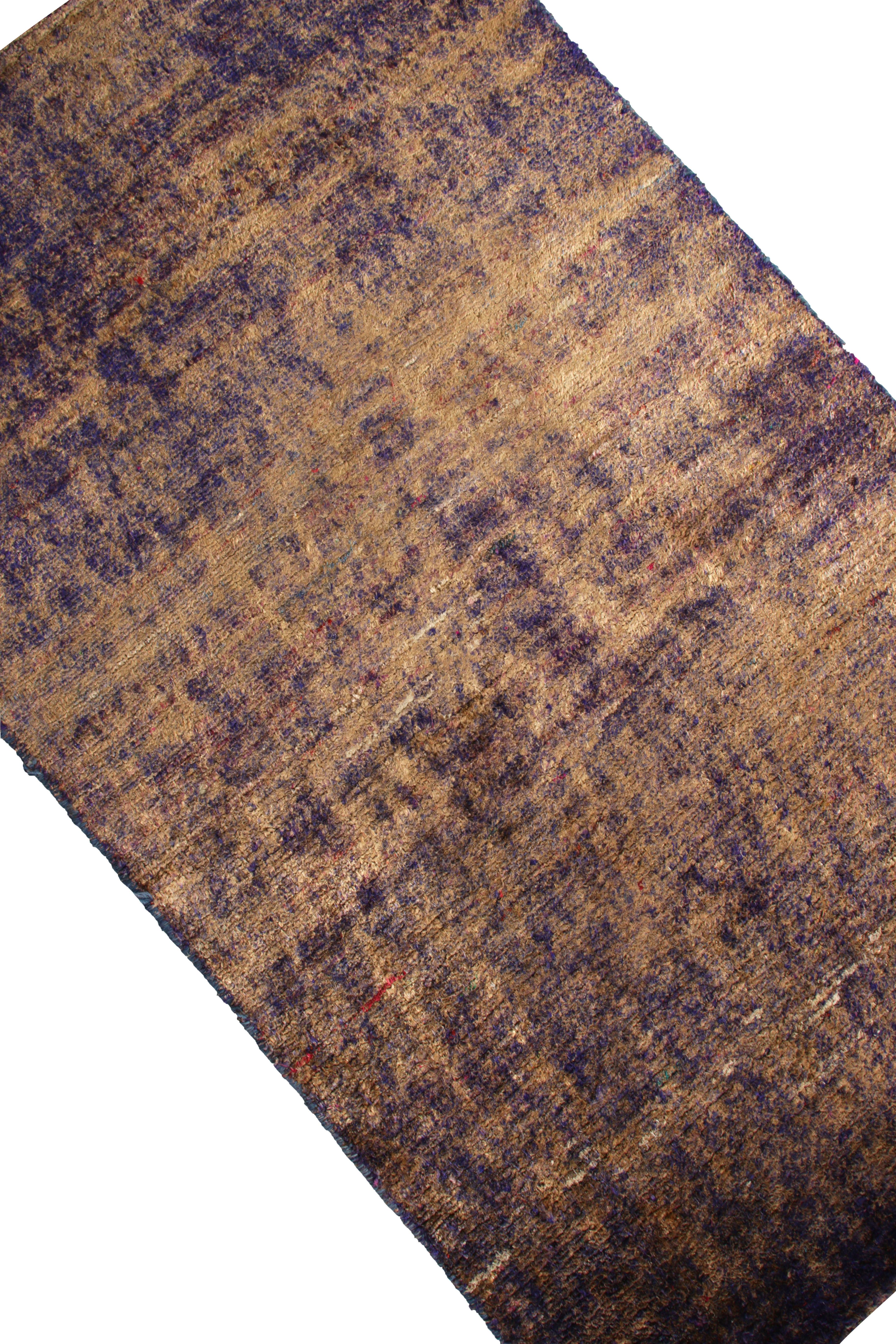 Indiano Rug & Kilim - Tappeto moderno in seta beige marrone con motivo personalizzato in vendita