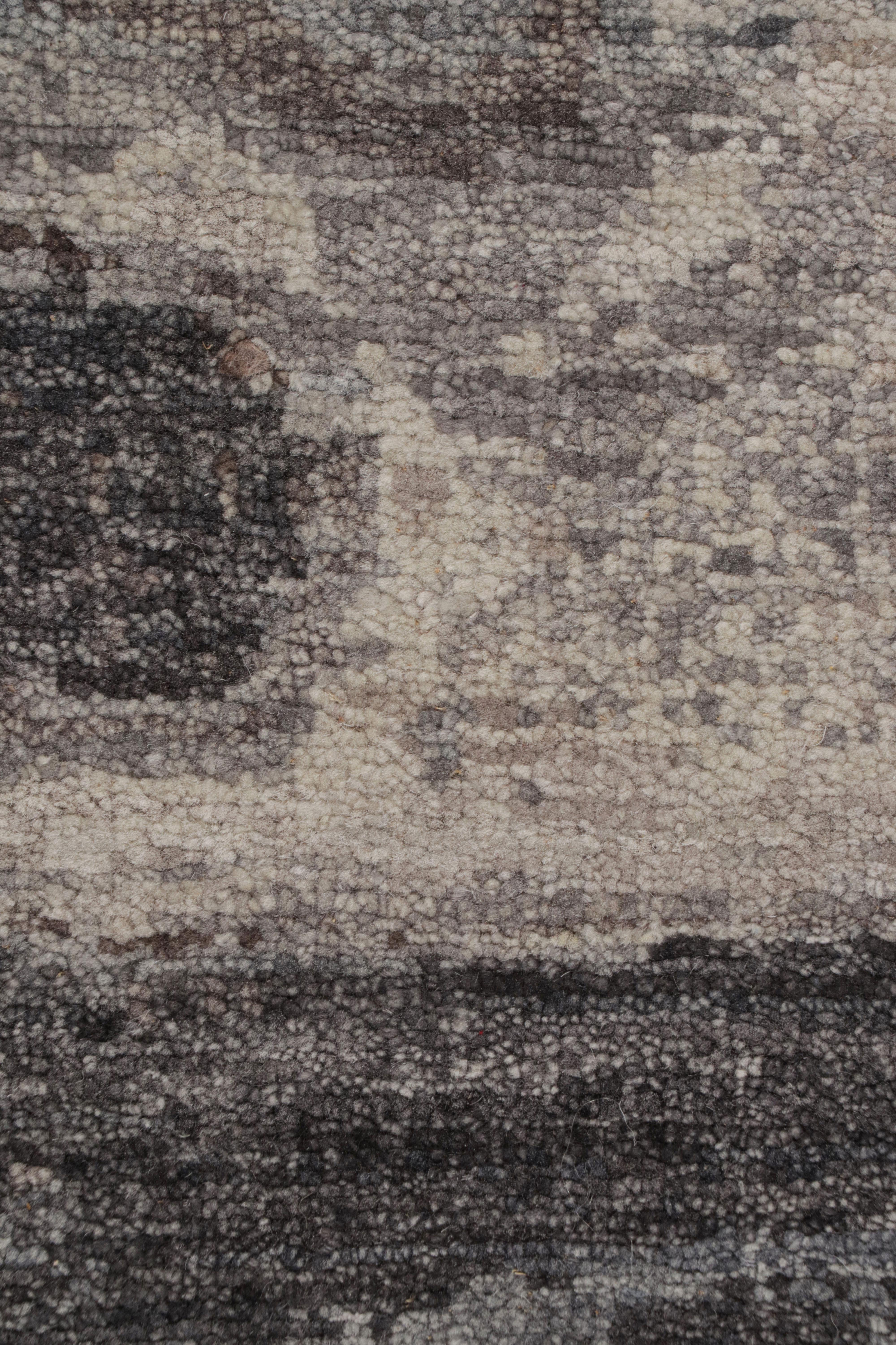 Rug & Kilim's Contemporary Abstract Rug with Silver and Gray Patterns (tapis abstrait contemporain aux motifs gris et argentés) Neuf - En vente à Long Island City, NY