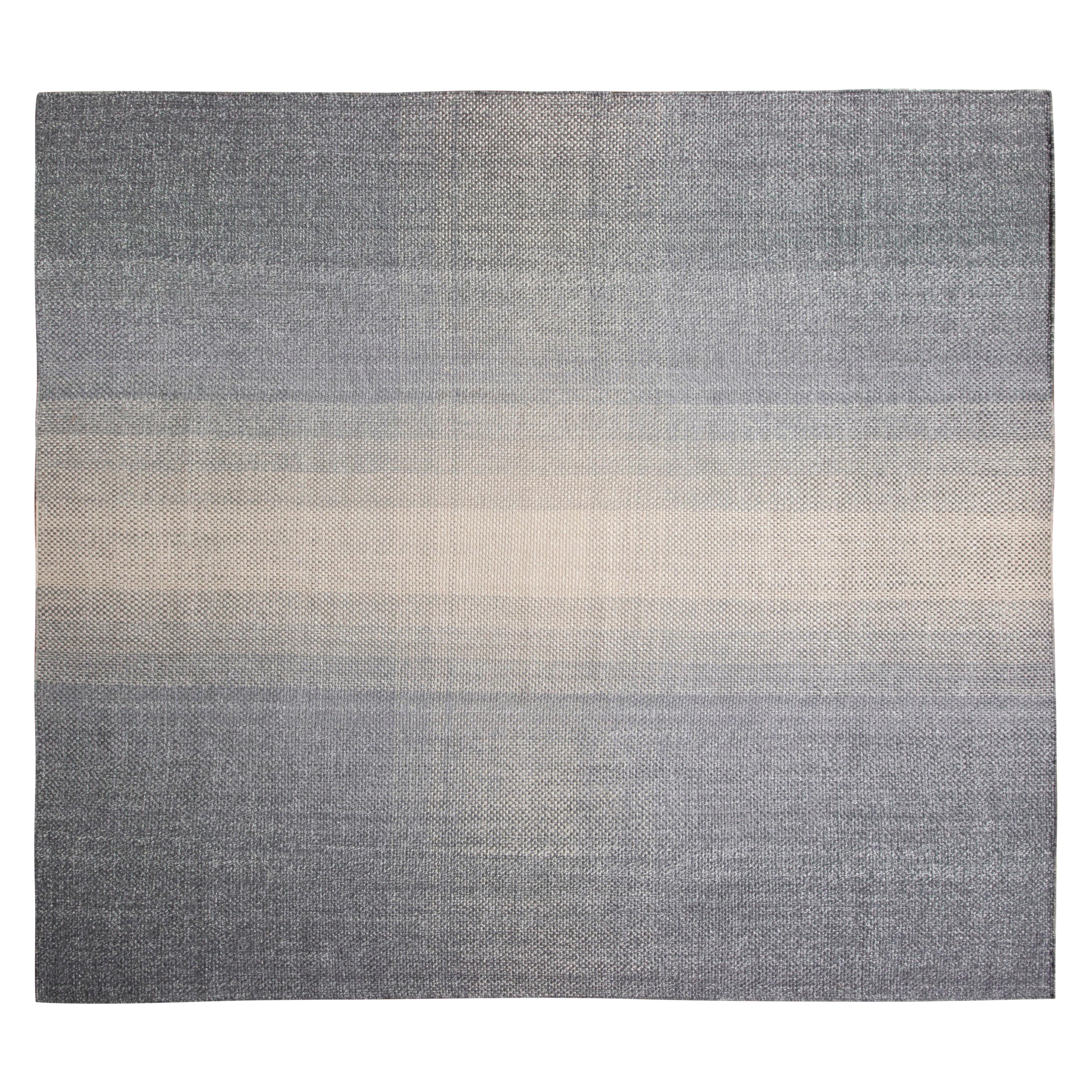 Rug & Kilim's Modern Smart Loom Maßgefertigter Teppich in blau-grauem Farbverlaufsmuster im Angebot