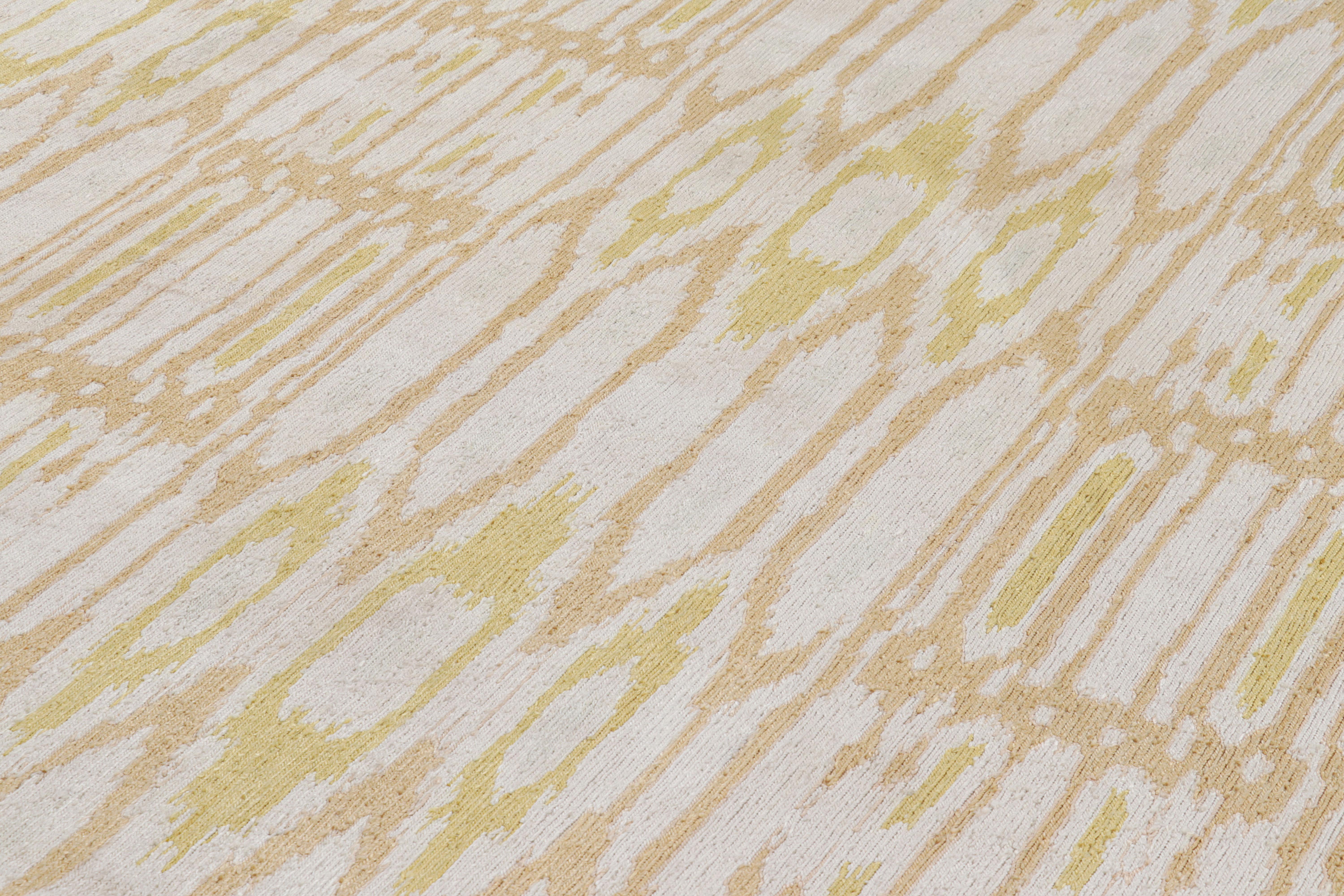 Contemporary Rug & Kilim’s Modern Square Kilim with Beige, Gold, and White Ikats Pattern For Sale