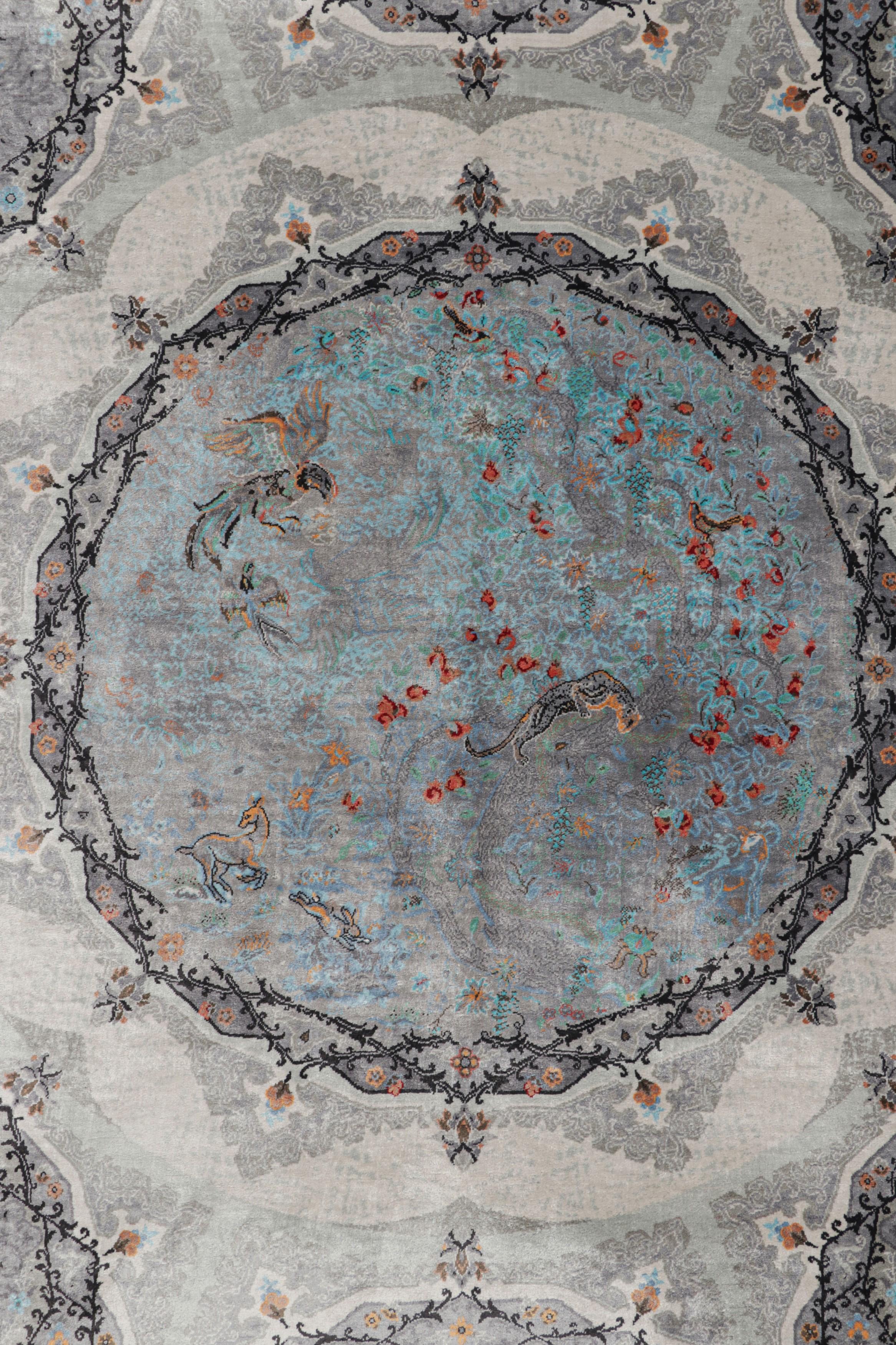 Rug & Kilim's Moderner quadratischer Teppich in Silber, Schwarz und Blau mit Medaillon Shekar (Indisch) im Angebot