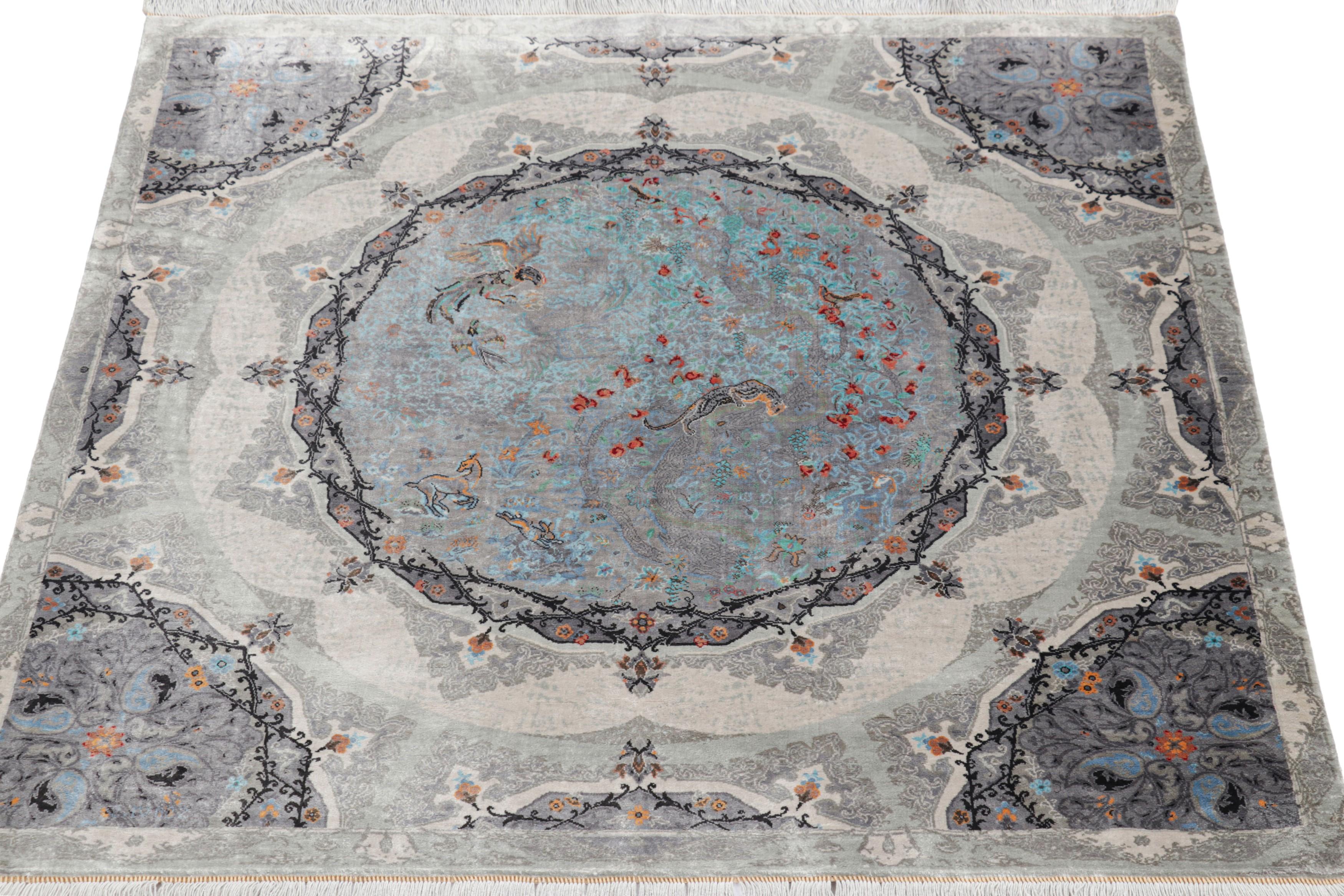 Rug & Kilim's Moderner quadratischer Teppich in Silber, Schwarz und Blau mit Medaillon Shekar (Handgeknüpft) im Angebot