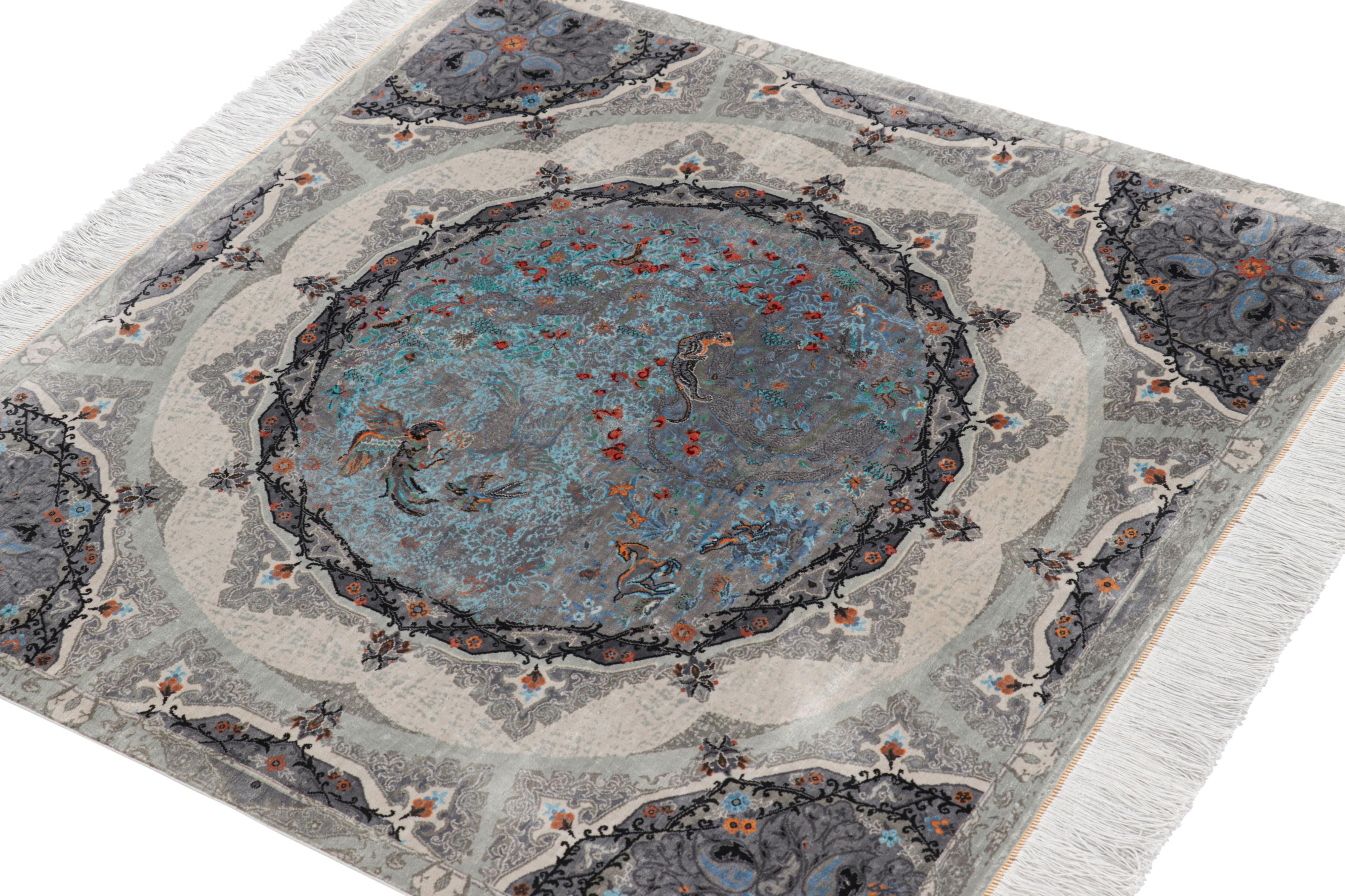 Rug & Kilim's Moderner quadratischer Teppich in Silber, Schwarz und Blau mit Medaillon Shekar im Zustand „Neu“ im Angebot in Long Island City, NY