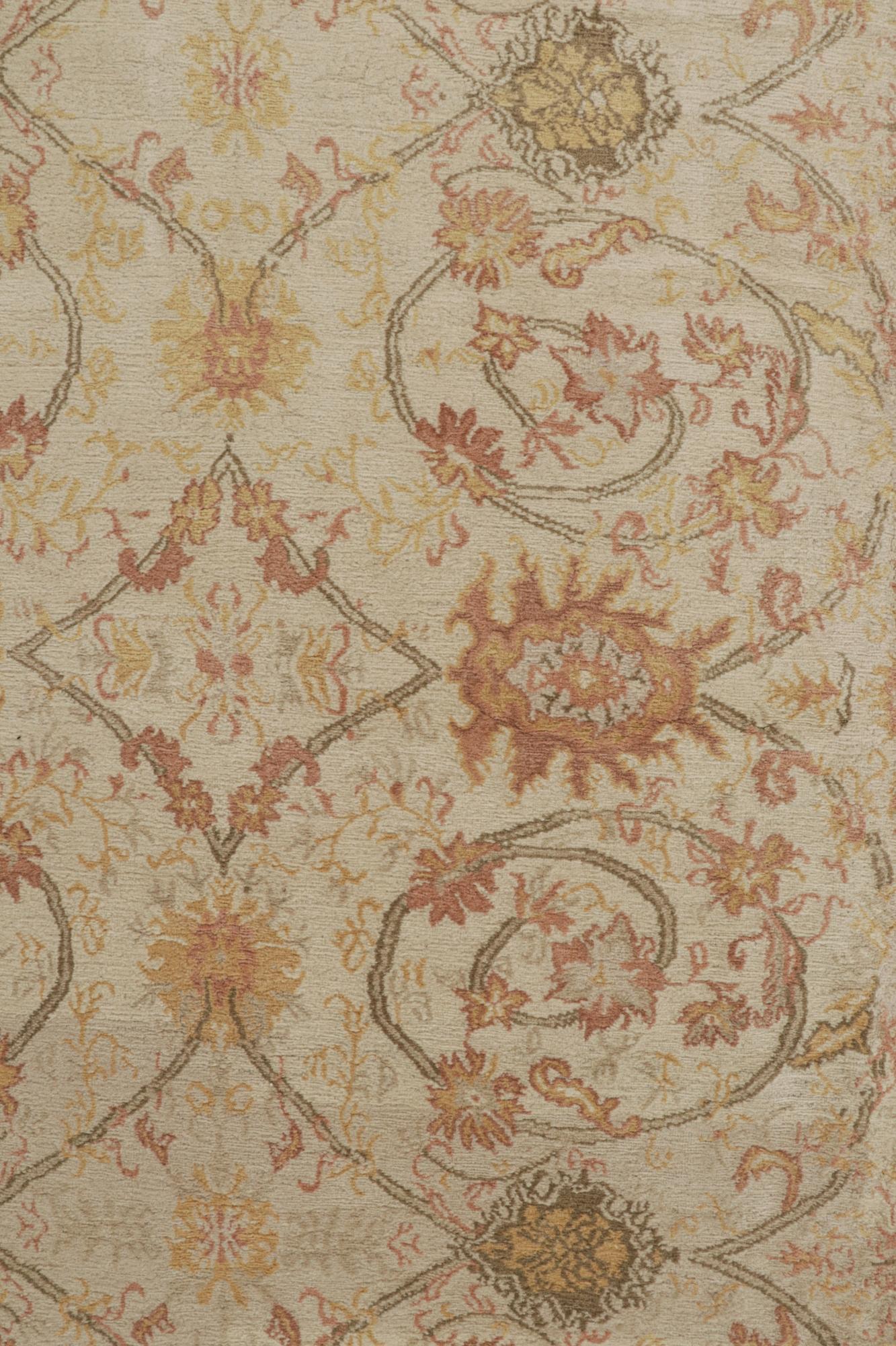 XXI secolo e contemporaneo Rug & Kilim è un tappeto in stile Sultanabad Rugs color crema con motivi floreali in vendita