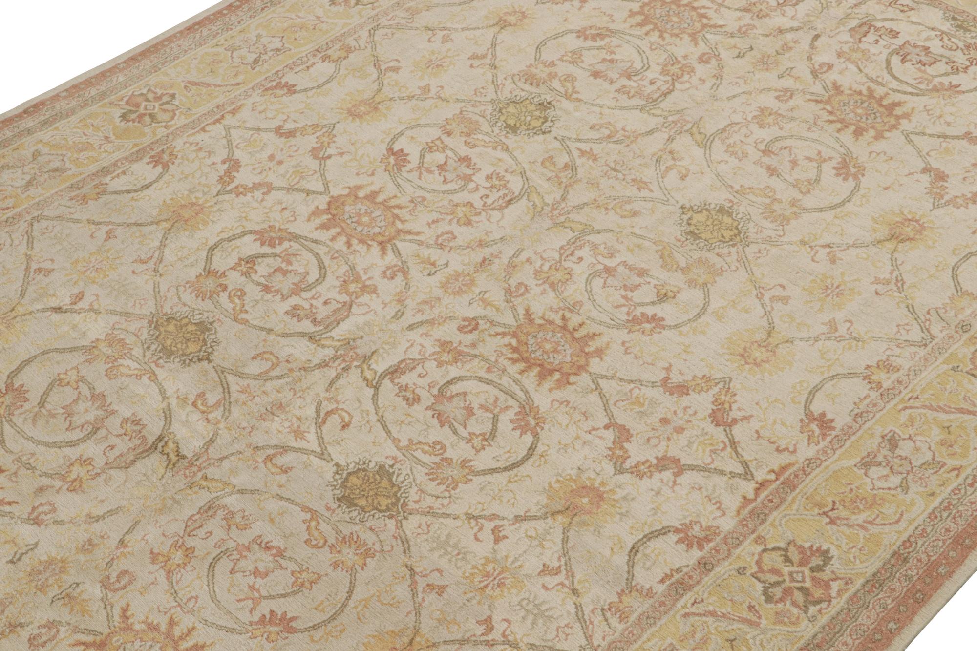 Questo tappeto 9x13 è una novità della Modern Classics Collection di Rug & Kilim, un pezzo contemporaneo ispirato agli antichi tappeti orientali.

Ulteriori informazioni sul design:

Annodato a mano in lana, questo tappeto si ispira ai tappeti