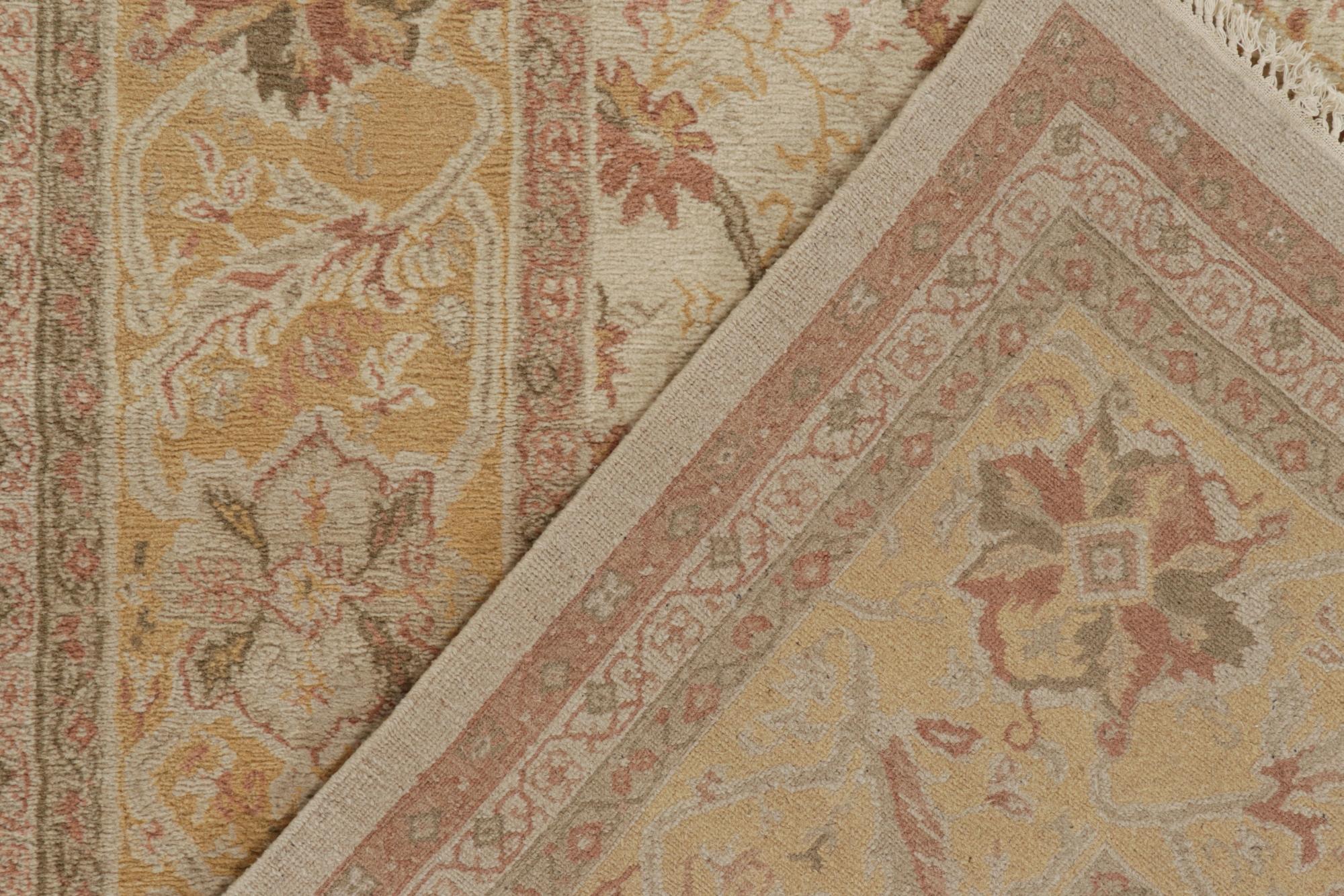 Sultanabad-Teppich von Rug & Kilim in Creme mit floralen Mustern (Wolle) im Angebot