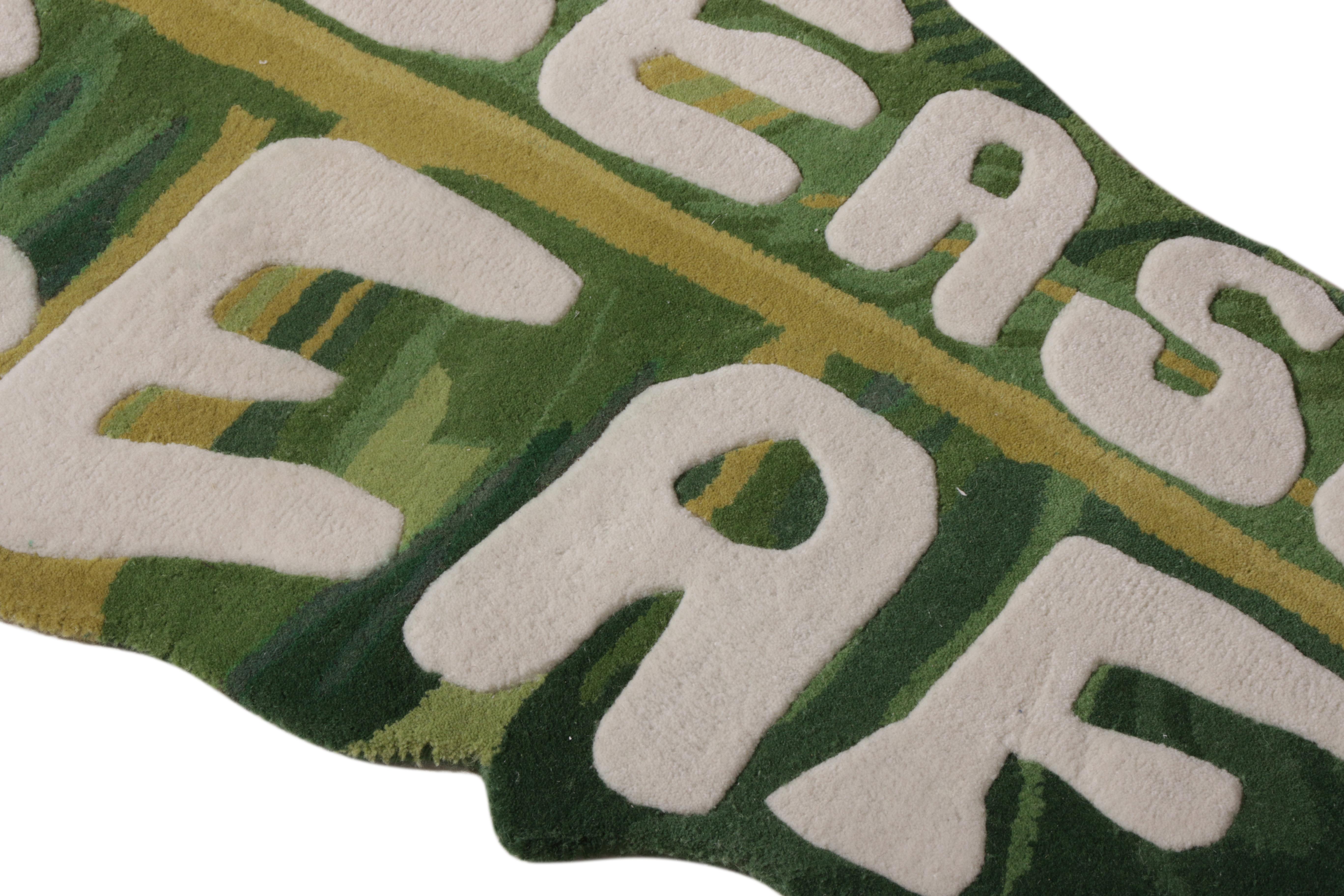 Moderner Textteppich von Teppich & Kilims, grüner und weißer geblümter Teppich (Indisch) im Angebot