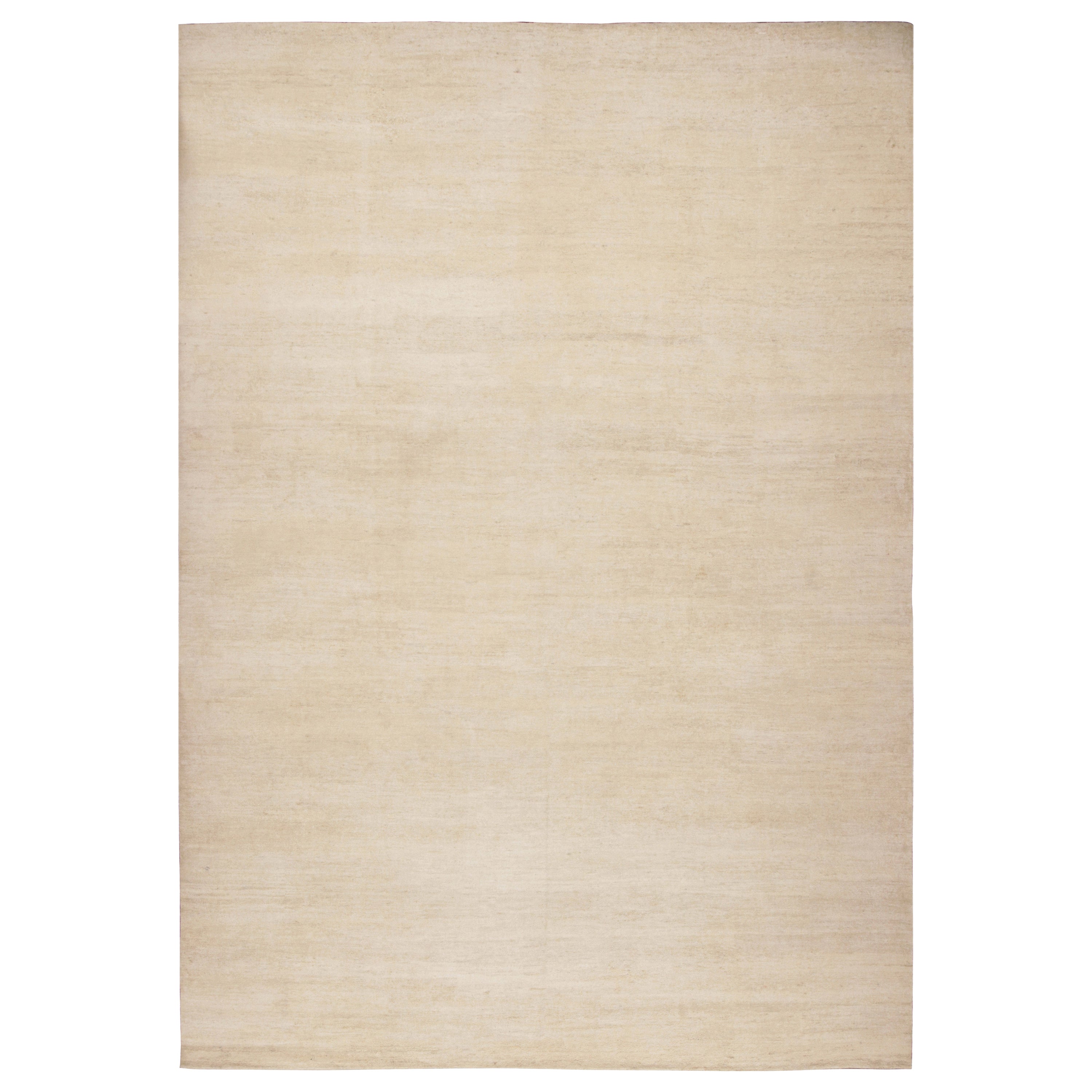 Ein moderner, strukturierter Teppich aus unserer Texture of Color-Linie in dieser Collection'S. Handgeknüpft aus Seide, zeigt dieser 14x19 große Teppich neutrale Töne in einer fast palastartigen Größe, die überall bequem Platz findet. 

Über das