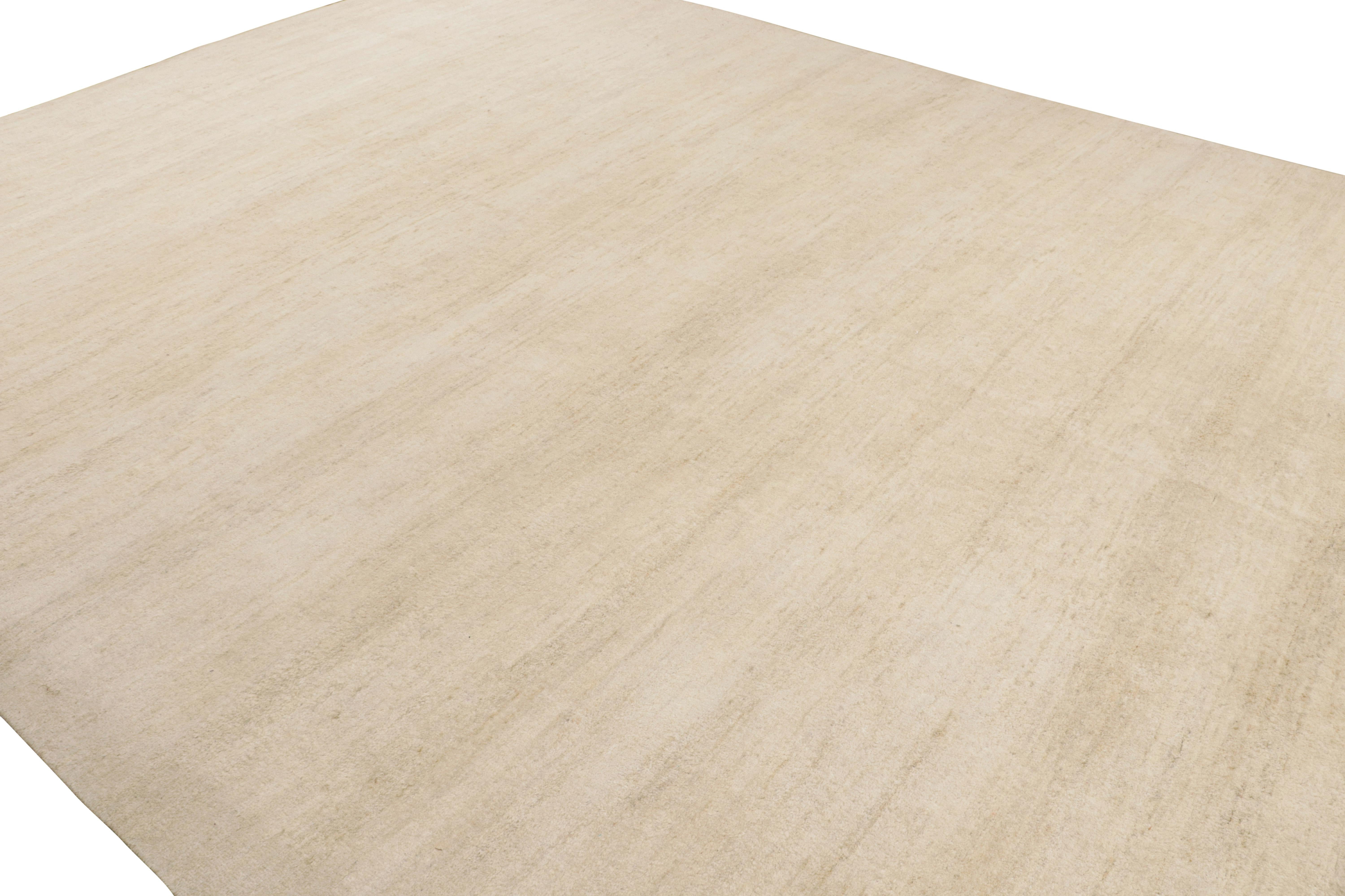 Ein moderner, strukturierter Teppich aus unserer Texture of Color-Linie in dieser Collection'S. Handgeknüpft aus Seide, zeigt dieser übergroße Teppich im Format 12x15 neutrale Töne in einer fast palastartigen Größe, die überall bequem Platz findet.