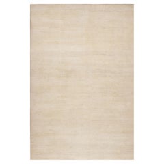 Rug & Kilim's Modern Textural Oversized Rug With Striae of Beige (Tapis surdimensionné moderne avec des rayures de couleur beige)