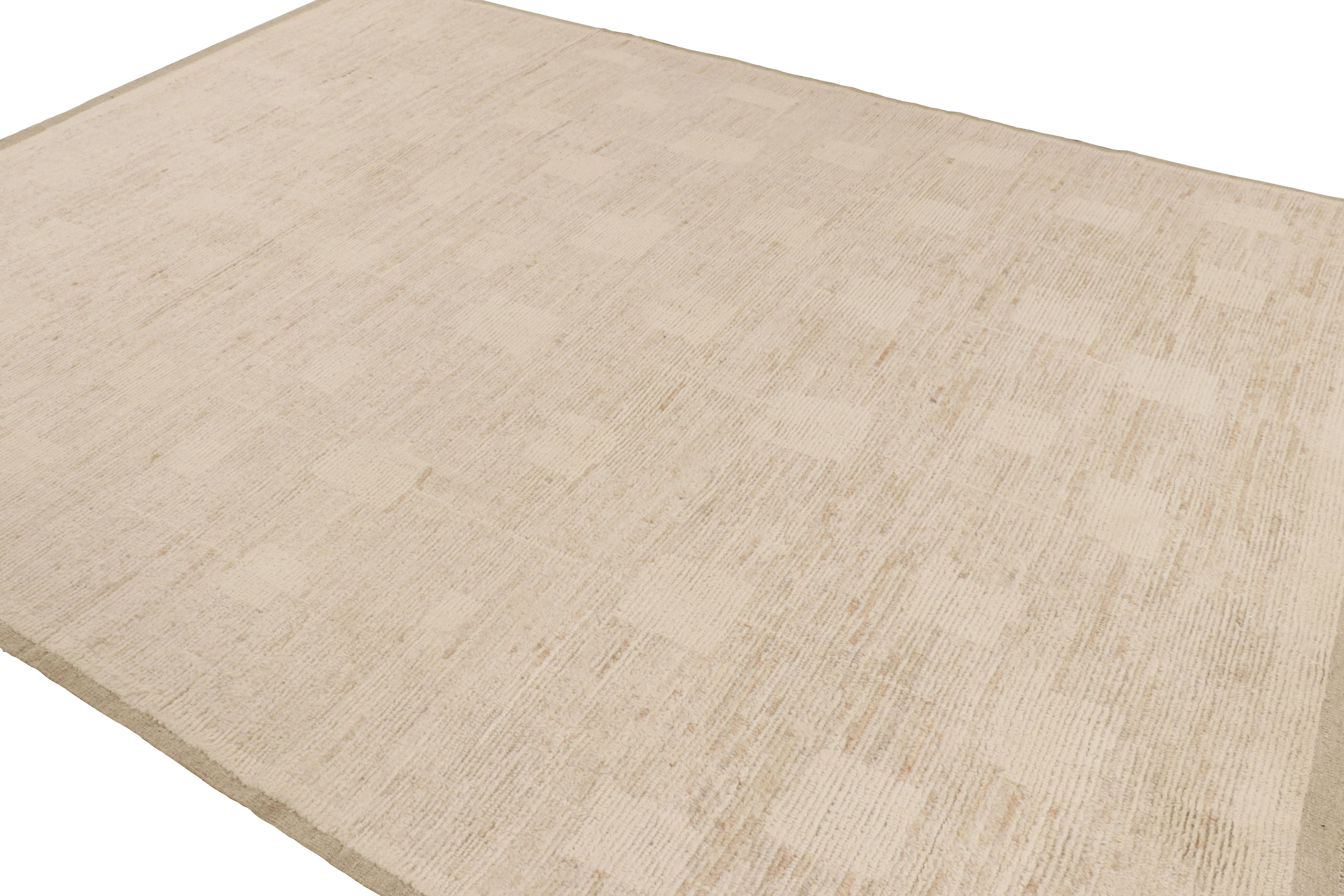 Rug & Kilim's Moderner Strukturteppich in Beige und Creme mit Rippenmustern (Handgeknüpft) im Angebot