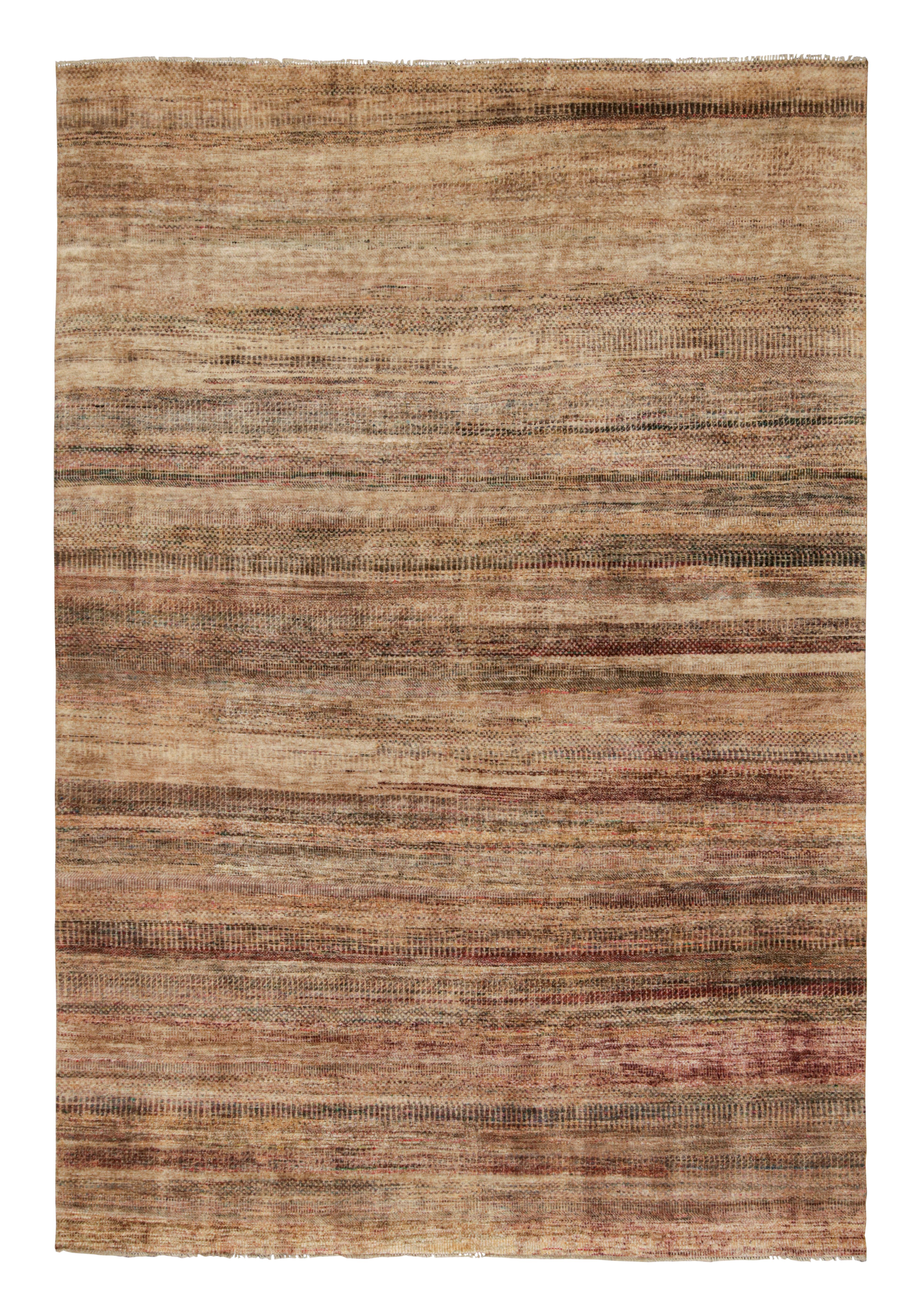 Ce tapis 10x14 est un nouvel ajout à la Collection Texture of Color de Rug & Kilim.

Sur le Design :

Réalisé en soie nouée à la main, ce tapis reflète une nouvelle approche du thème de cette collection, notamment une teinture végétale comme celles
