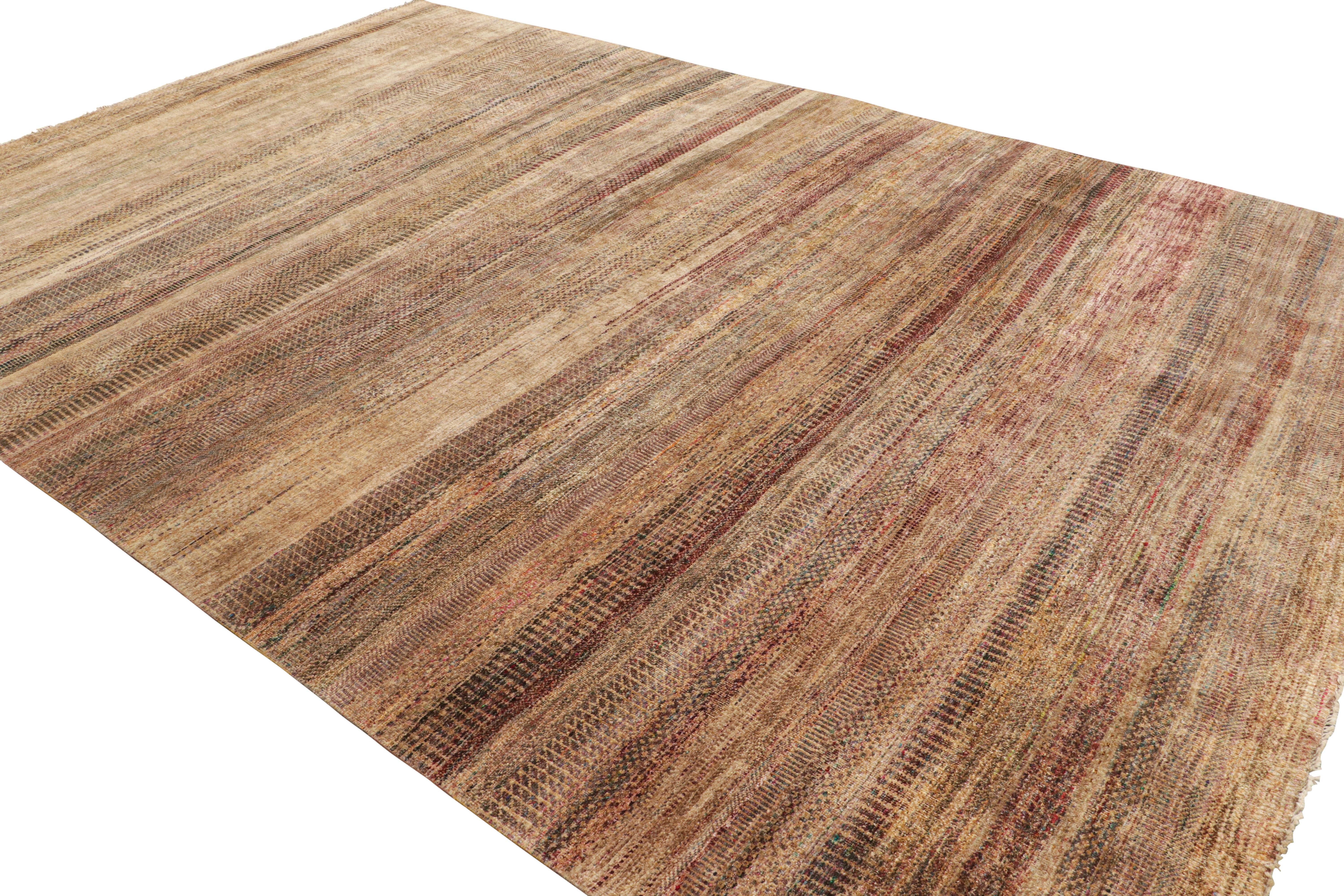 Rug & Kilim's Moderner Strukturteppich in Beige und Lila mit polychromen Streifen im Zustand „Neu“ im Angebot in Long Island City, NY