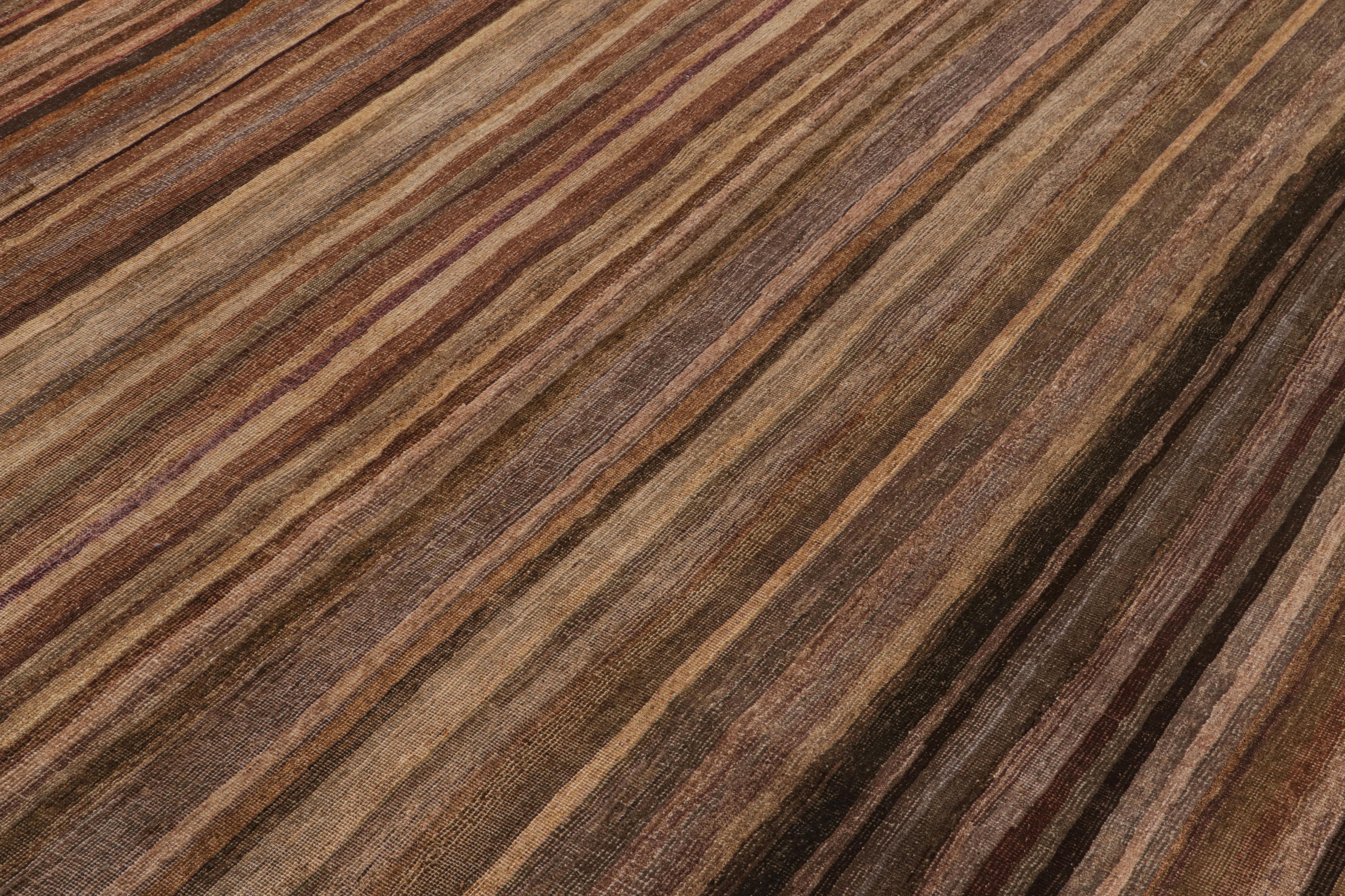 Dieser 8x10 große Strukturteppich ist eine aufregende Neuheit in der Texture of Color Collection'S von Rug & Kilim.

Über das Design:

Dieser Teppich aus handgeknüpfter Wolle spiegelt eine neue Sichtweise auf das Thema dieser Collection'S wider -