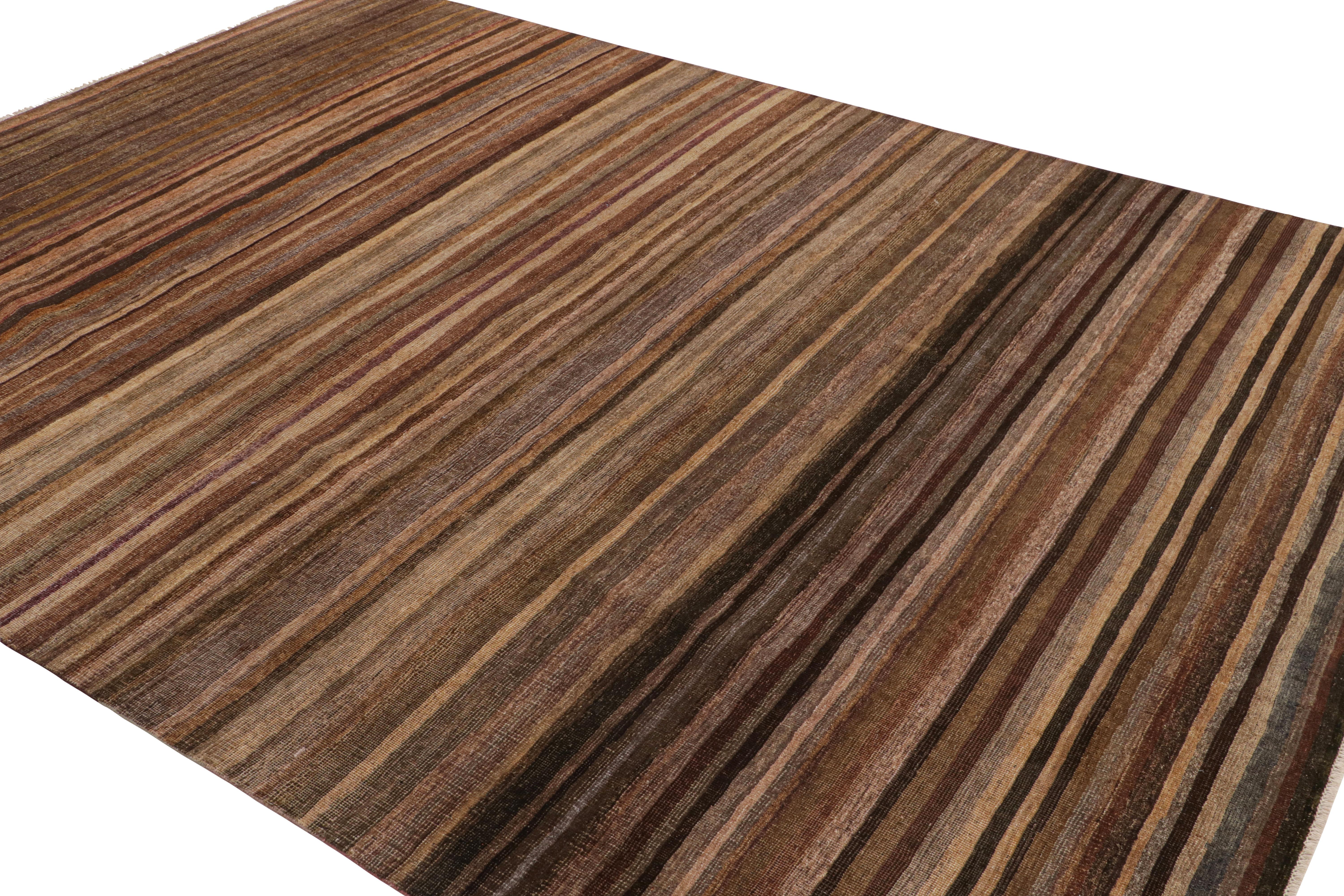 Rug & Kilim's Modern Textural Rug in Beige-Braun und Umber Streifen und Striae (Handgeknüpft) im Angebot