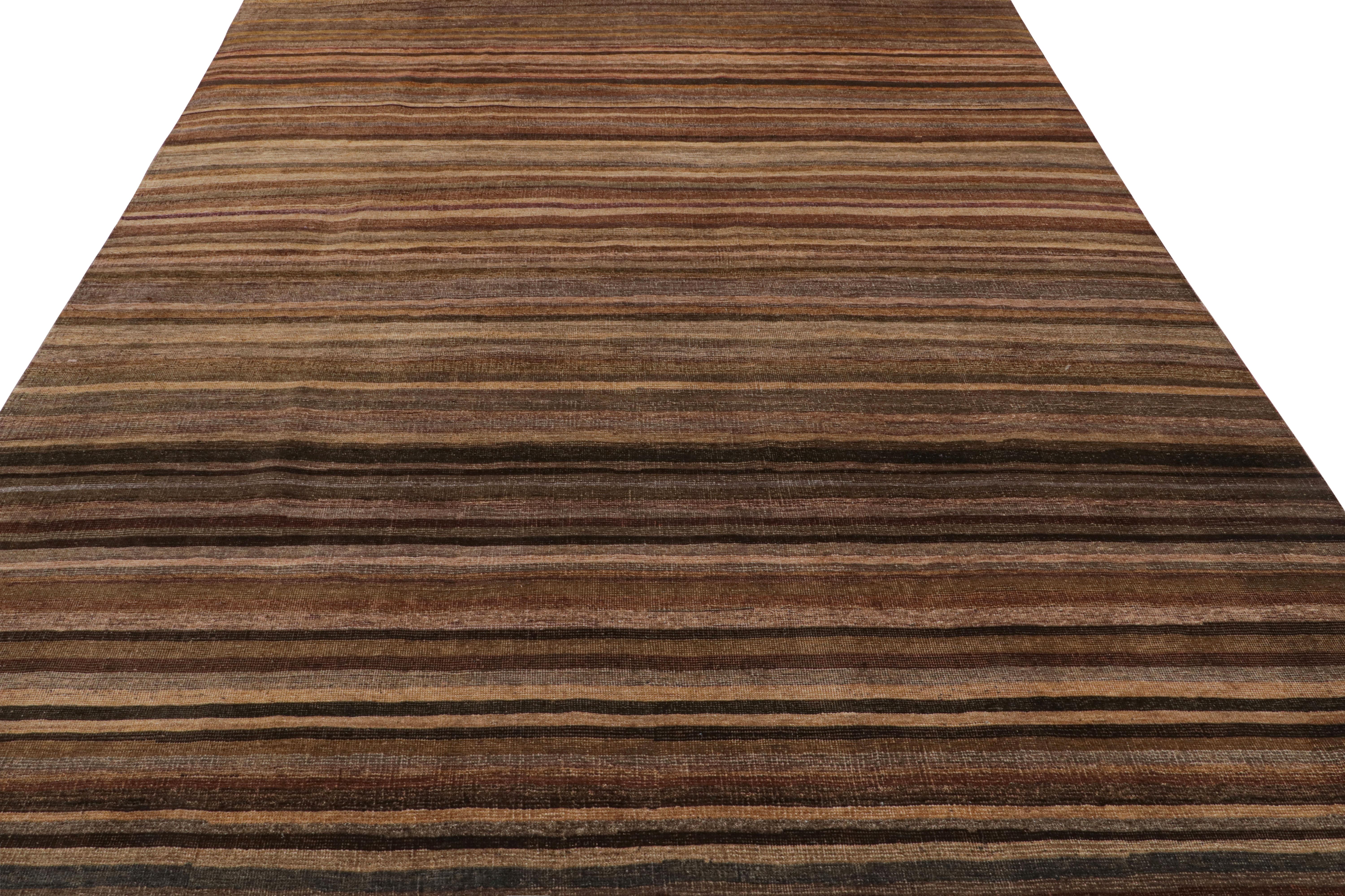 Noué à la main Rug & Kilim's Modern Textural Rug in Beige-Brown and Umber Stripes and Striae (Tapis à rayures beige, marron et orange) en vente