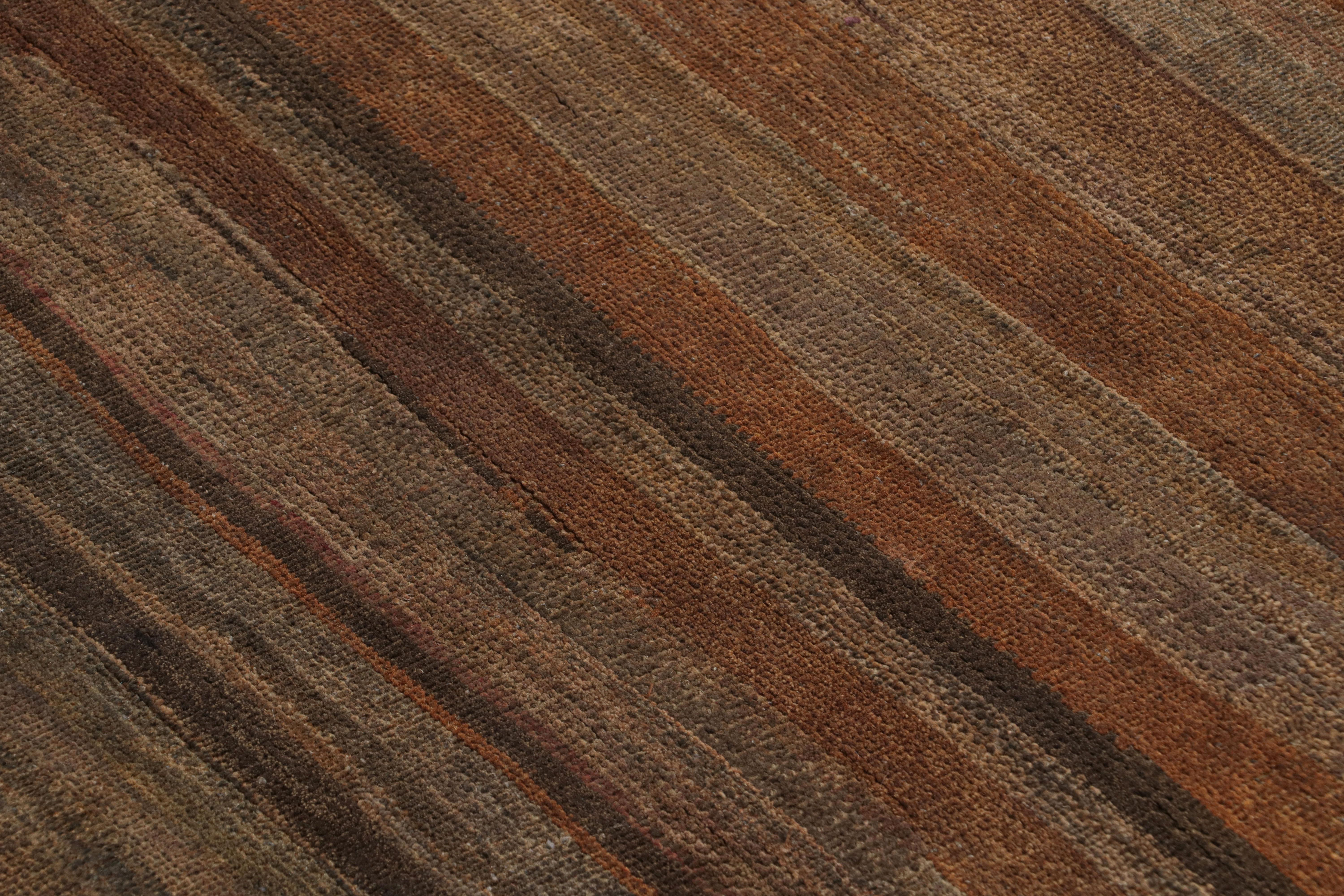 Rug & Kilim: Tappeto moderno a righe e strisce beige-marrone e umbro In condizioni Nuovo in vendita a Long Island City, NY