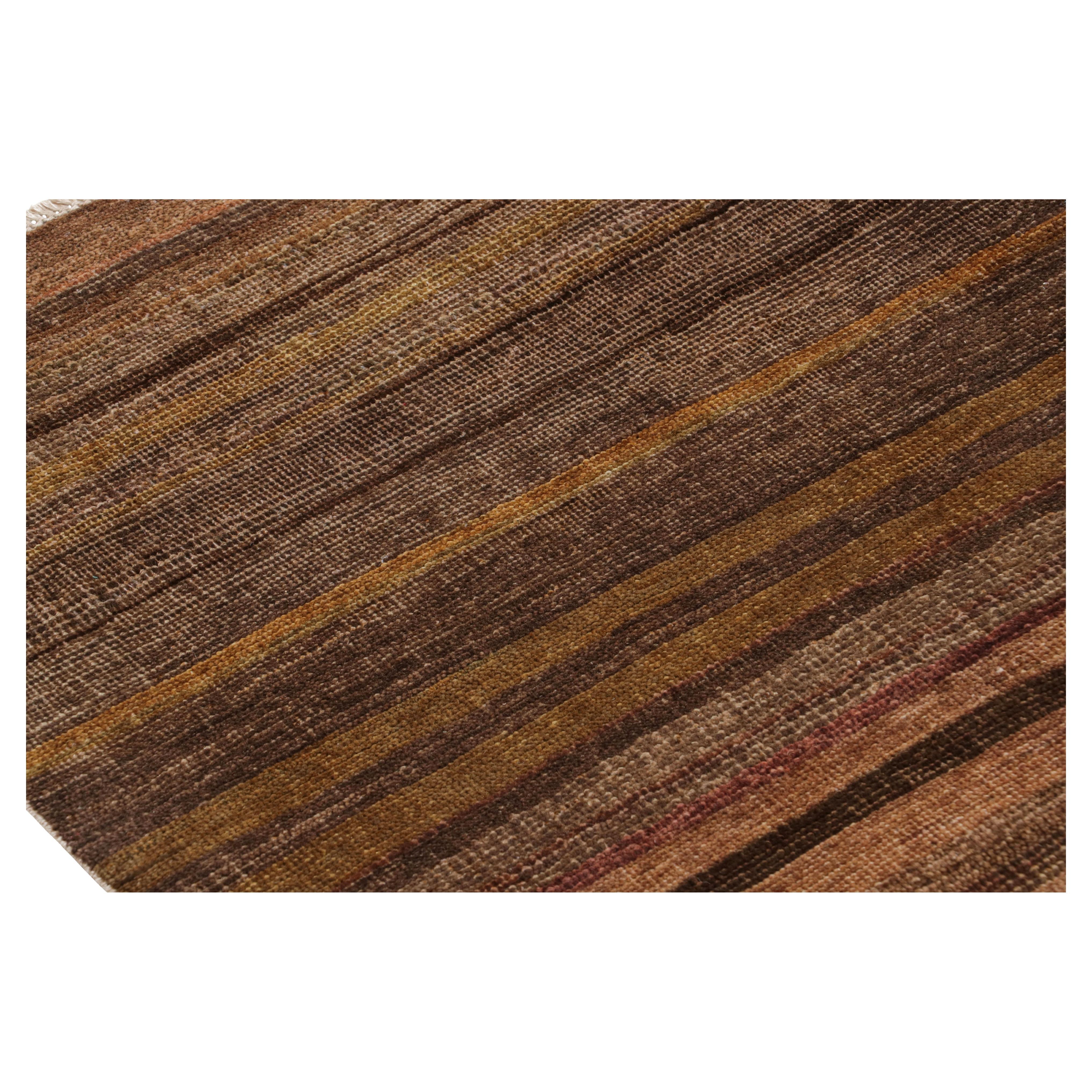 Rug & Kilim's Modern Textural Rug in Beige-Braun und Umber Streifen und Striae (Moderne) im Angebot