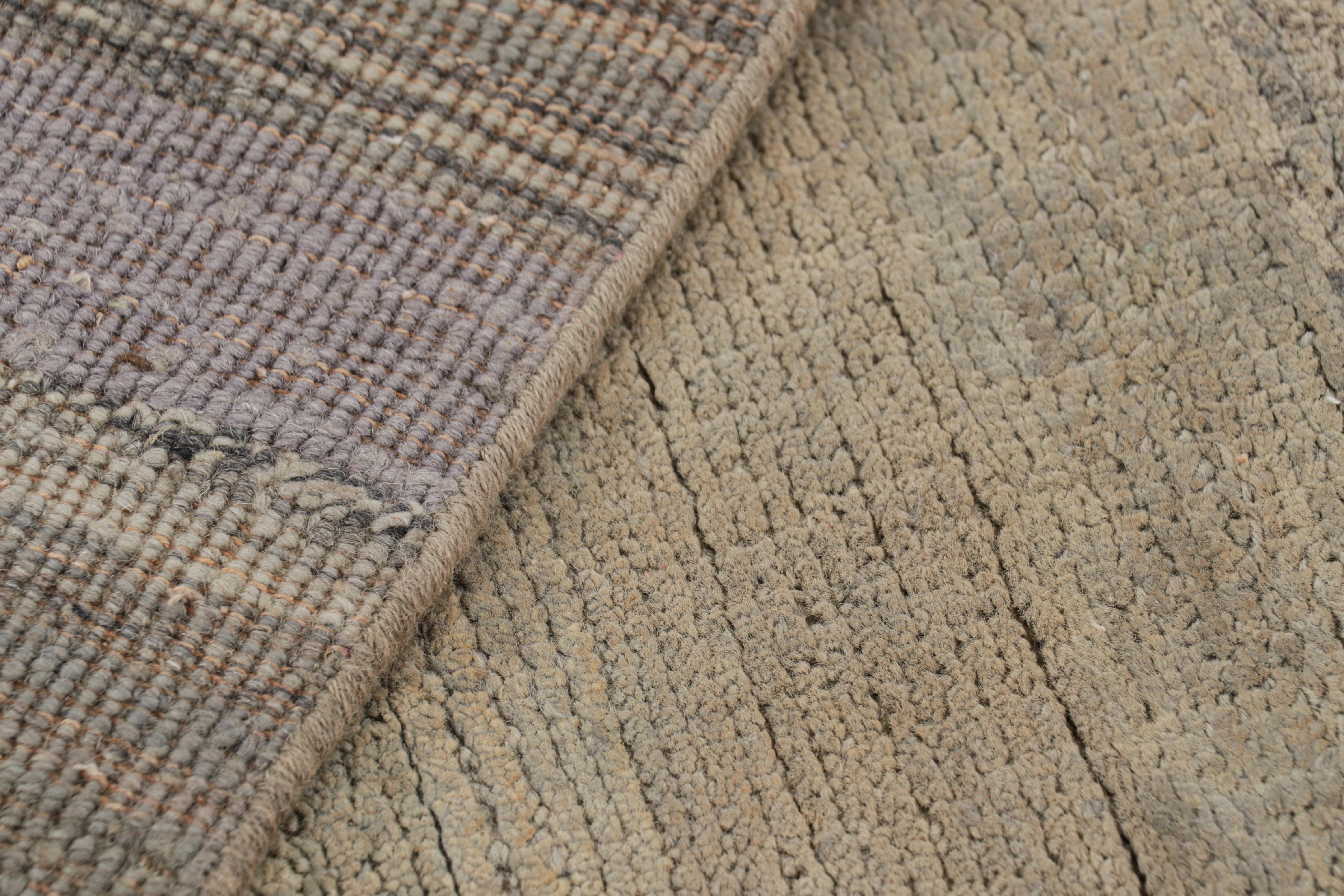 Rug & Kilim's Modern Textural Rug in Beige-Braun Geometrische Streifen und Schlieren (Wolle) im Angebot