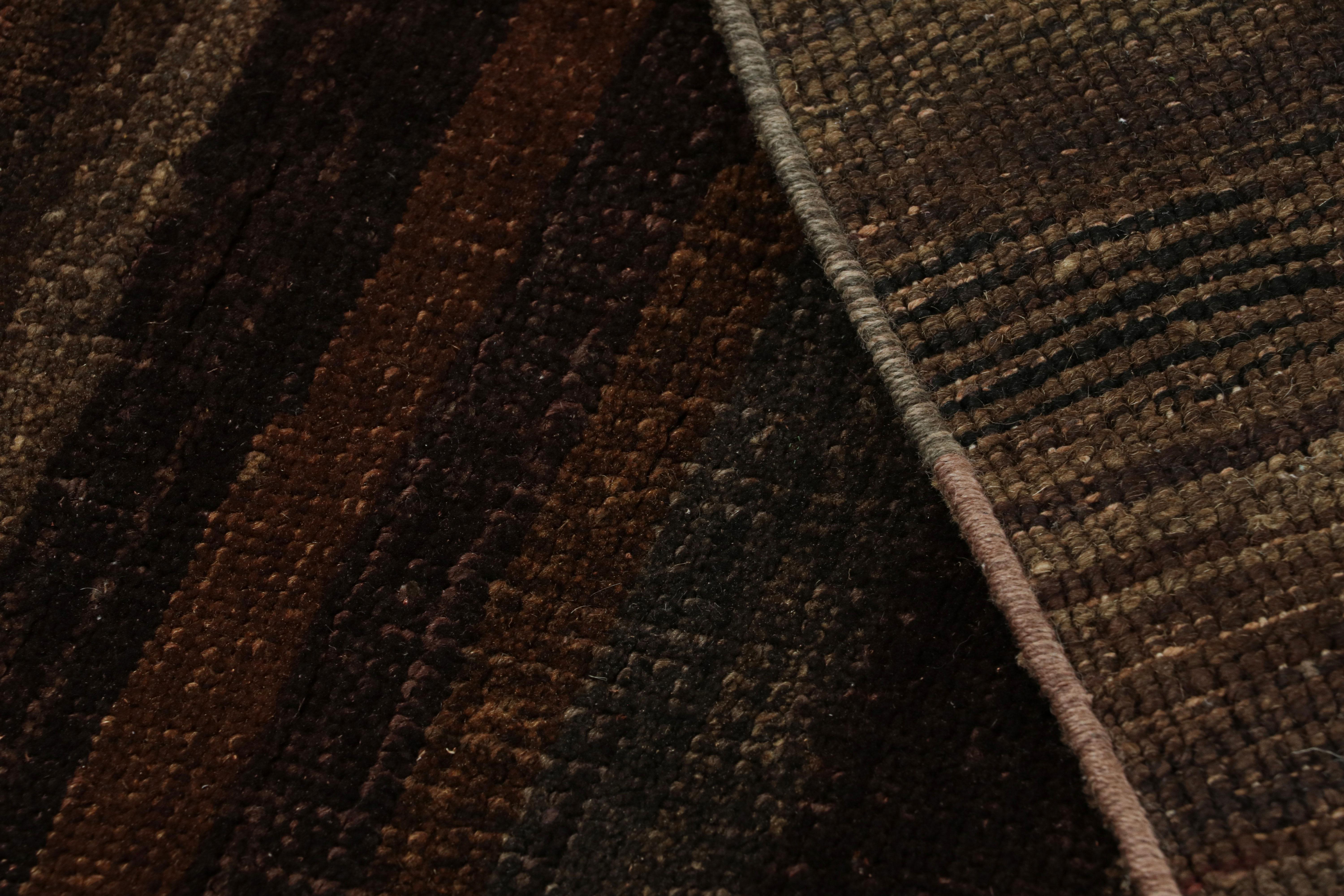 XXIe siècle et contemporain Rug & Kilim's Modern Textural Rug in Brown, Umber And Purple Stripes and Striae (Tapis à rayures et à bandes) en vente