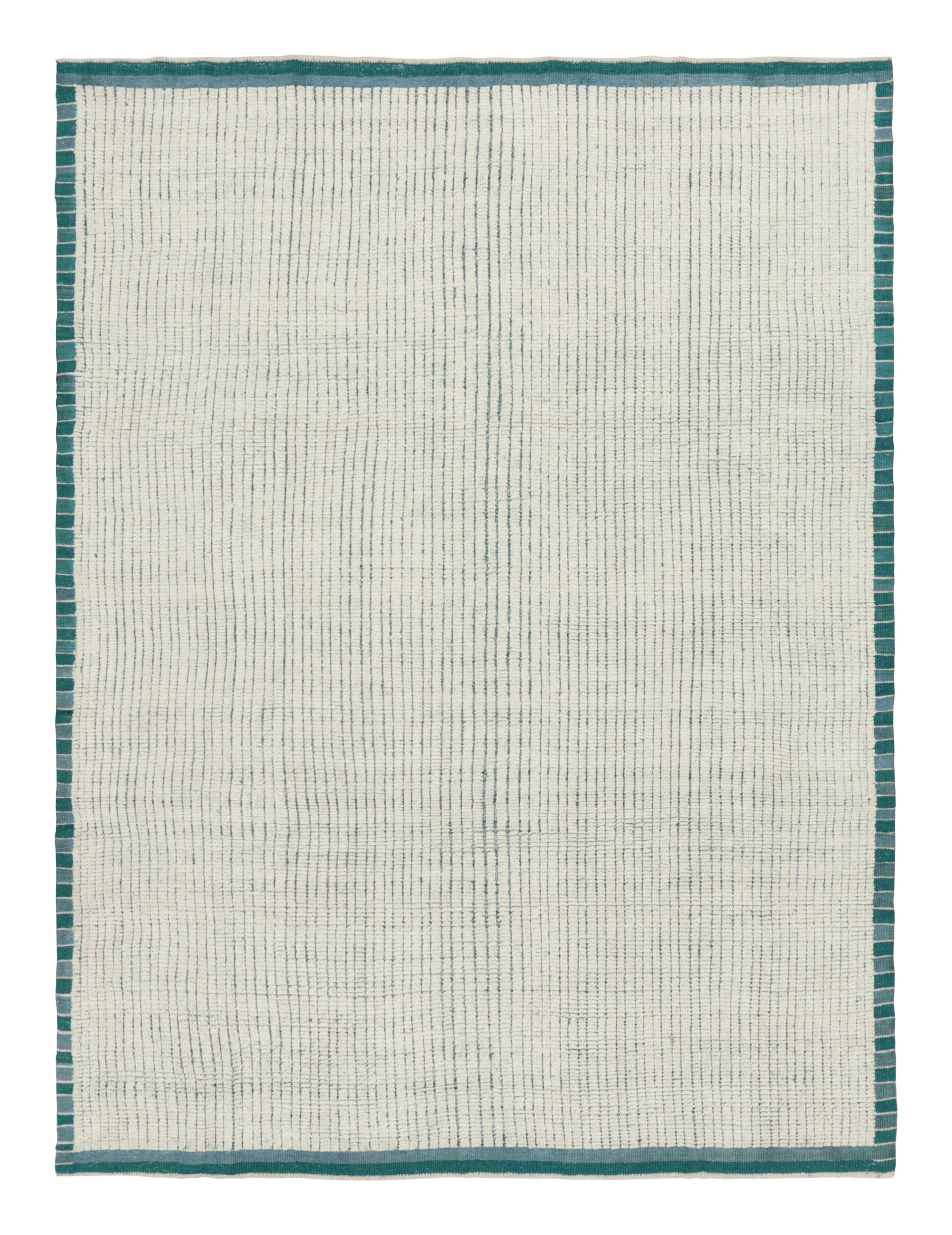 Rug & Kilim's Moderner Strukturteppich in Creme und Blau mit gerippten Streifen (Pakistanisch) im Angebot