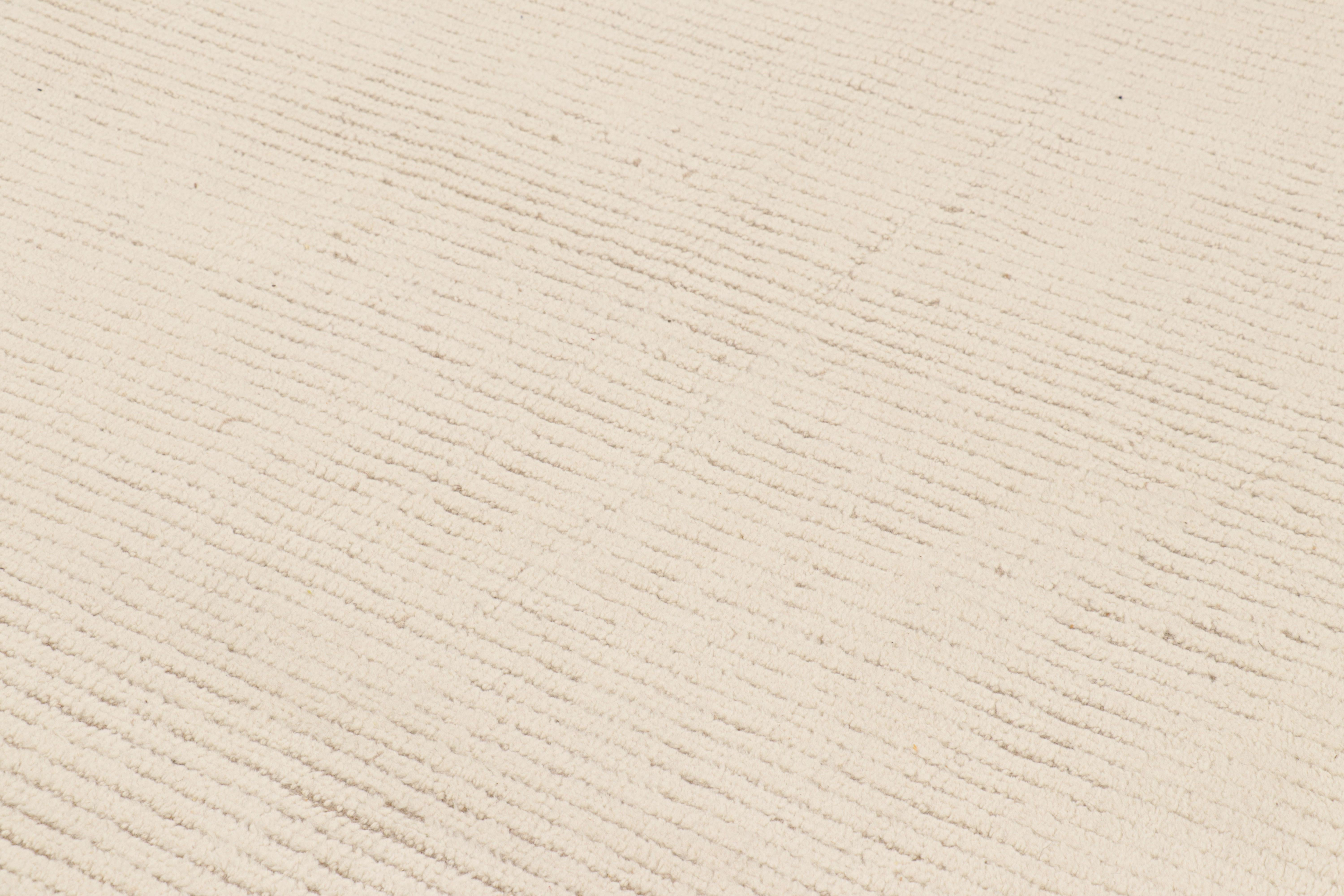 Pakistano Rug & Kilim - Tappeto moderno con texture crema e marrone e strisce a coste in vendita