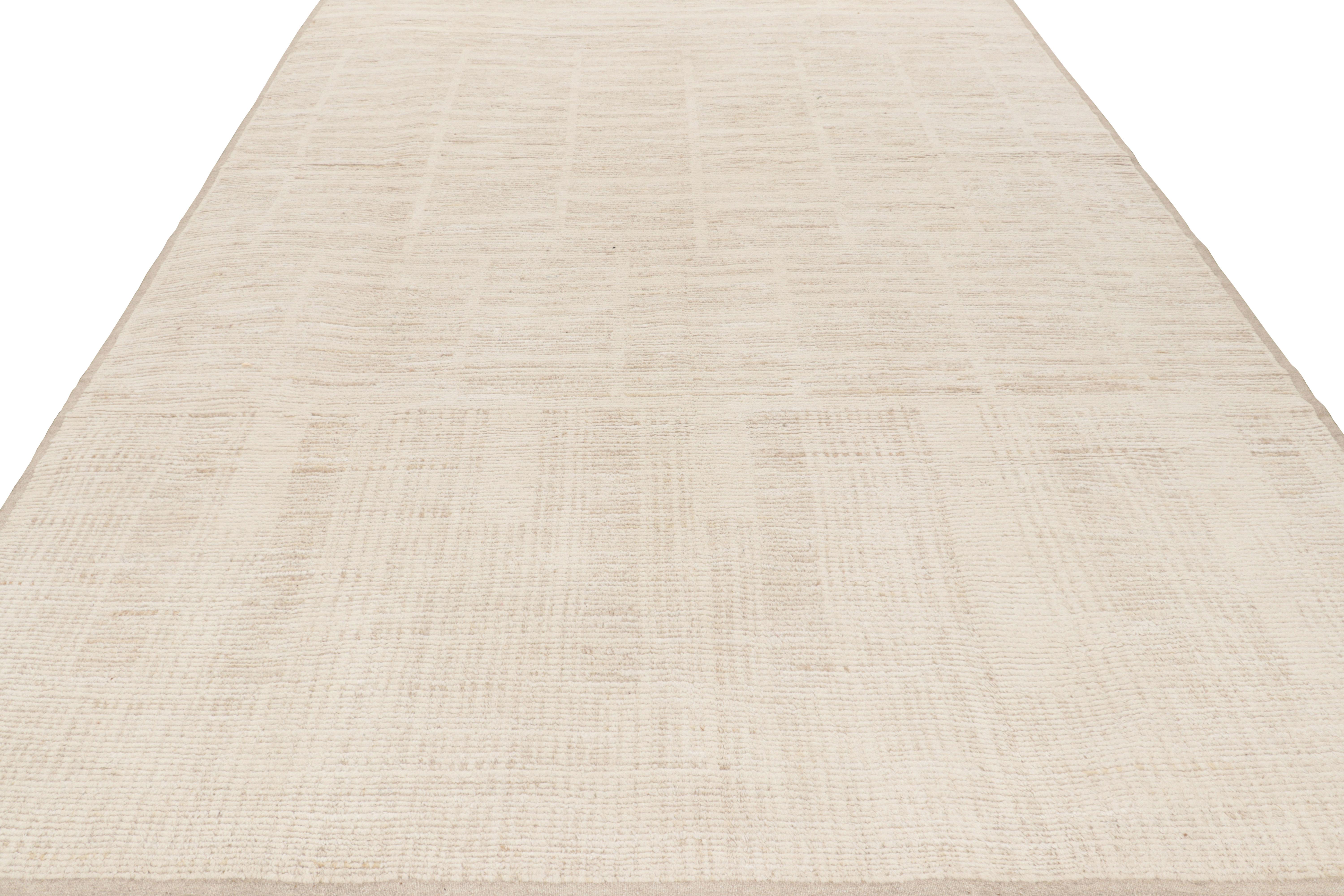 Rug & Kilims moderner Strukturteppich in cremeweißen Tönen mit gerippten Streifen (Handgeknüpft) im Angebot
