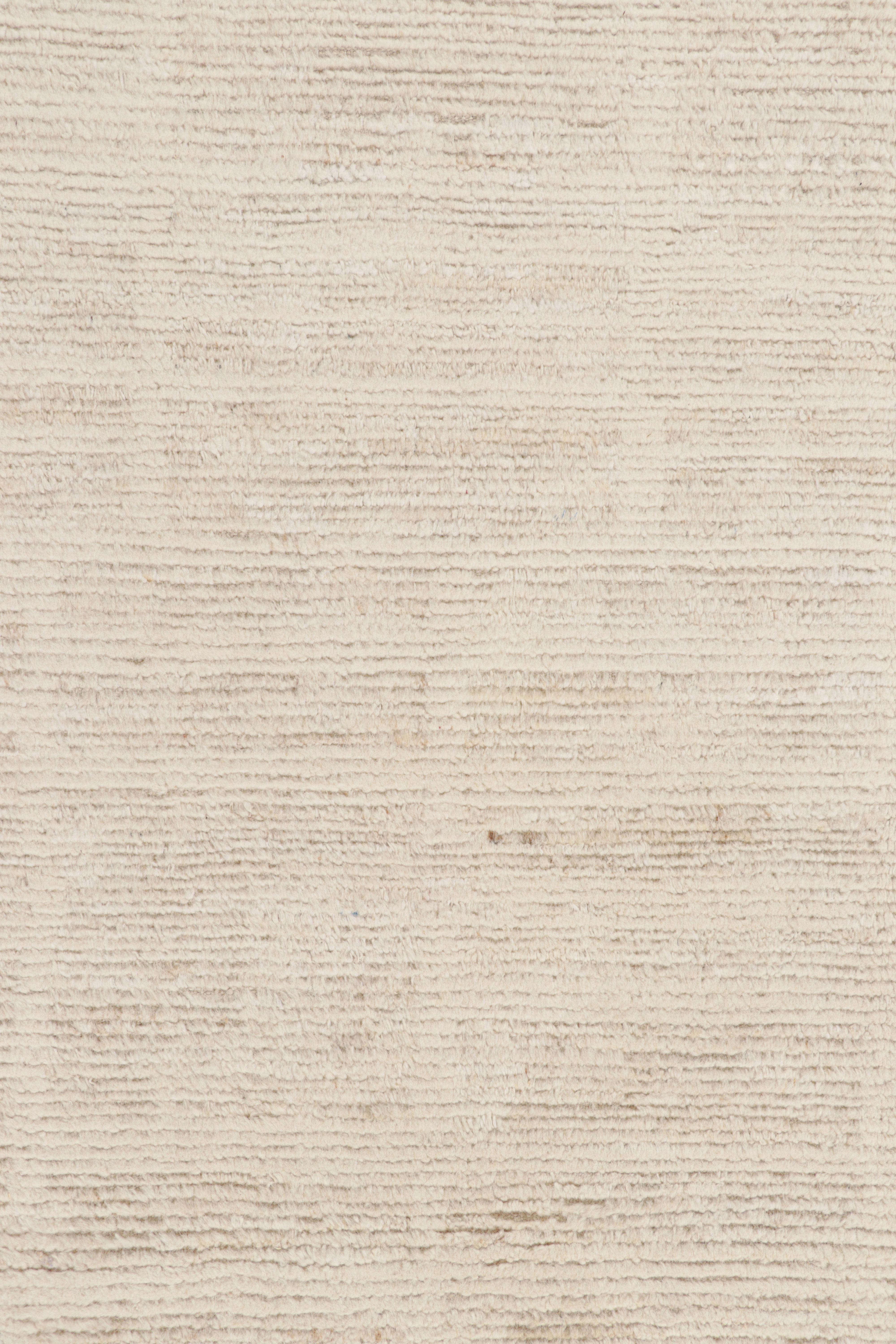 Rug & Kilim's Modern Textural Rug in Cream White Tones with Ribbed Stripes (tapis moderne texturé dans les tons crème et blanc avec des rayures nervurées) Neuf - En vente à Long Island City, NY