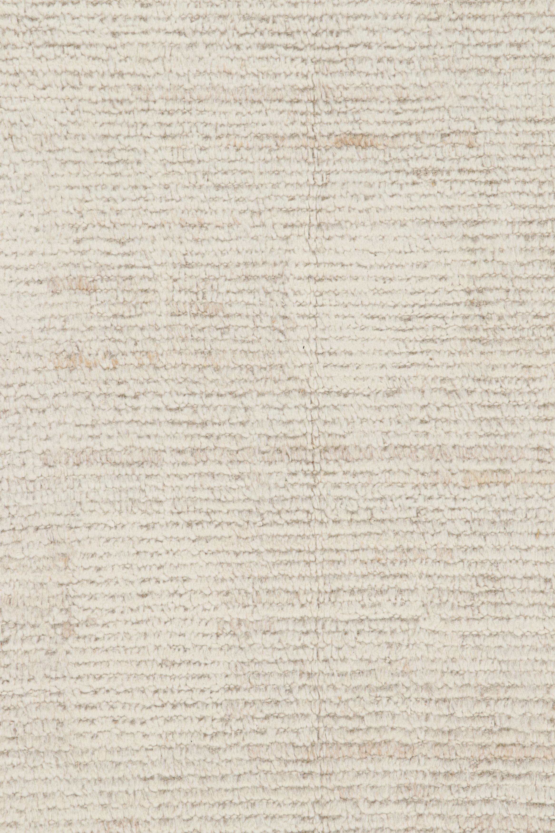 Rug & Kilim's Moderner Strukturteppich in Cremeweiß mit Rippenmustern (Handgeknüpft) im Angebot