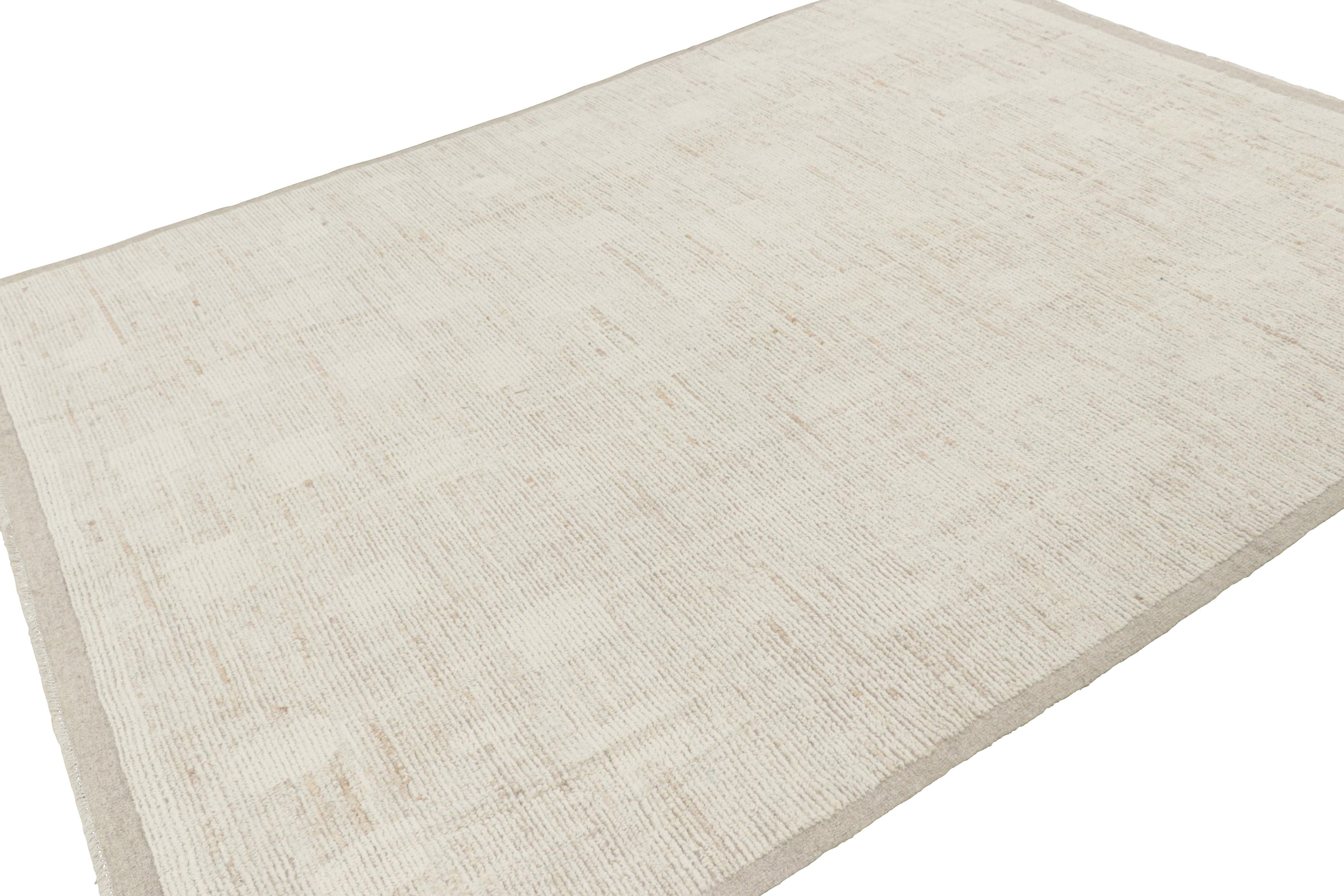 Rug & Kilim's Moderner Strukturteppich in Cremeweiß mit Rippenmustern im Zustand „Neu“ im Angebot in Long Island City, NY
