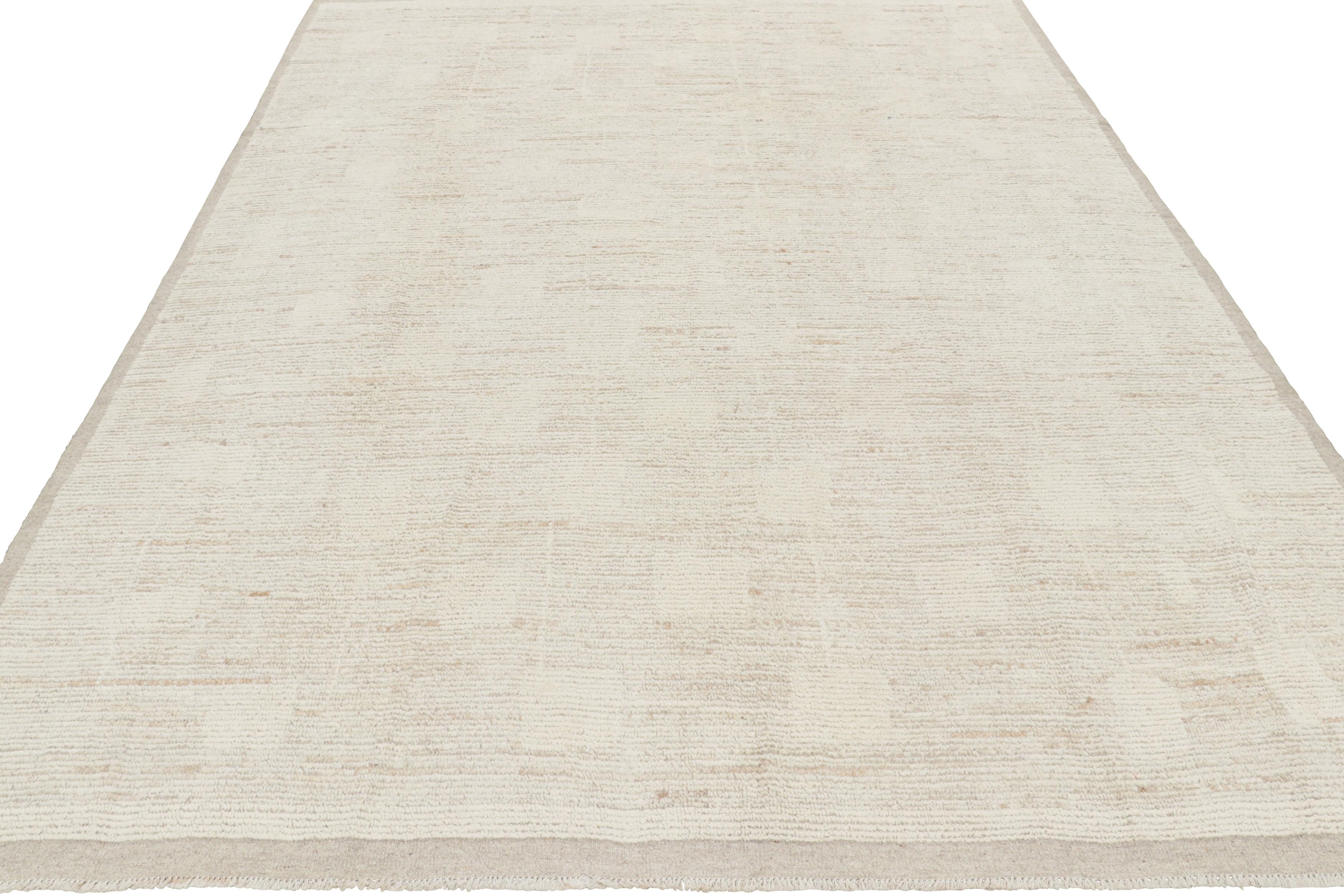 Rug & Kilim's Moderner Strukturteppich in Cremeweiß mit Rippenmustern (21. Jahrhundert und zeitgenössisch) im Angebot