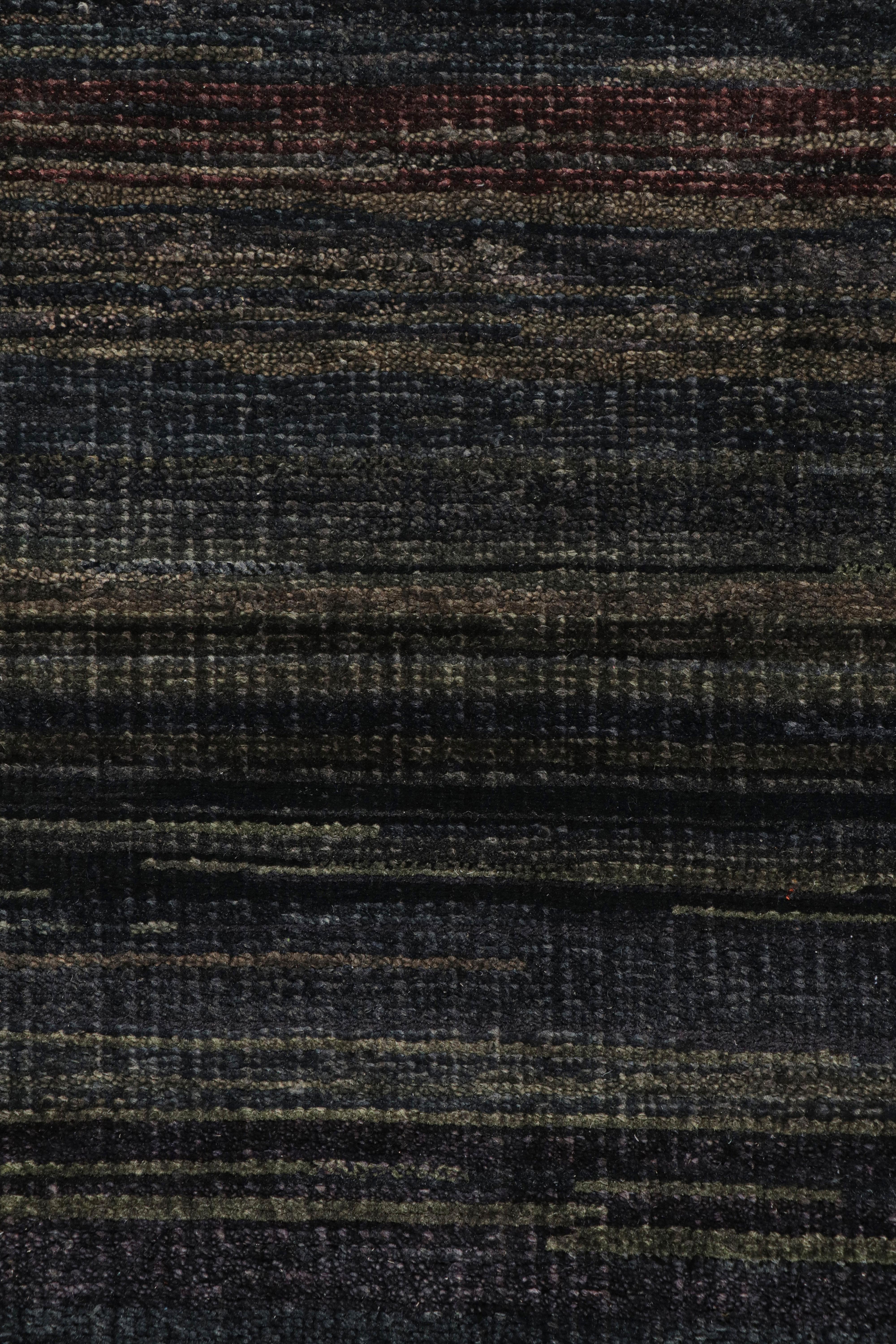 Indien Rug & Kilim's Modern Textural Rug in Dark Blue and Grisailles Stripes and Striae (tapis texturé moderne en bleu foncé et rayures grises) en vente