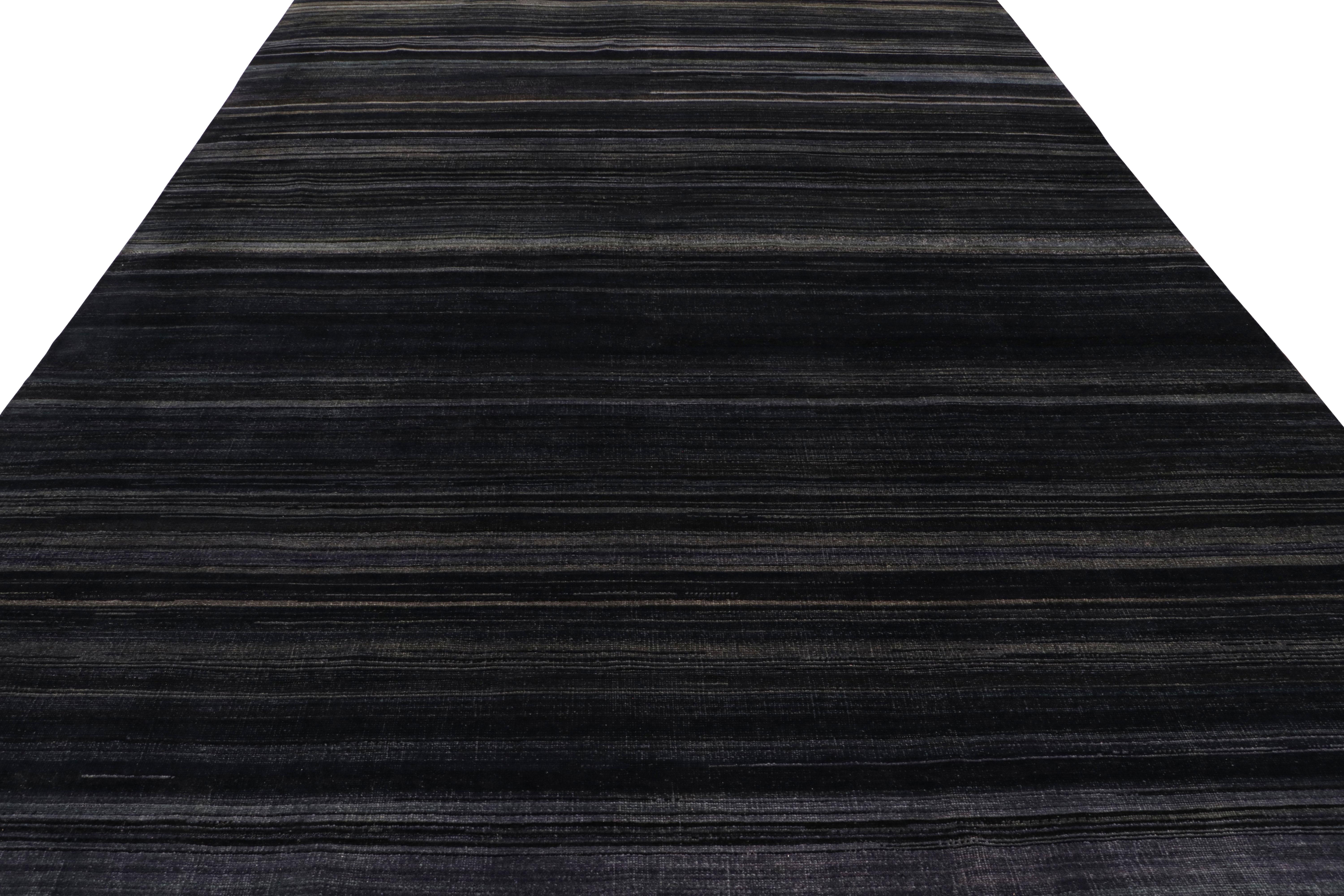 Noué à la main Rug & Kilim's Modern Textural Rug in Dark Blue and Grisailles Stripes and Striae (tapis texturé moderne en bleu foncé et rayures grises) en vente