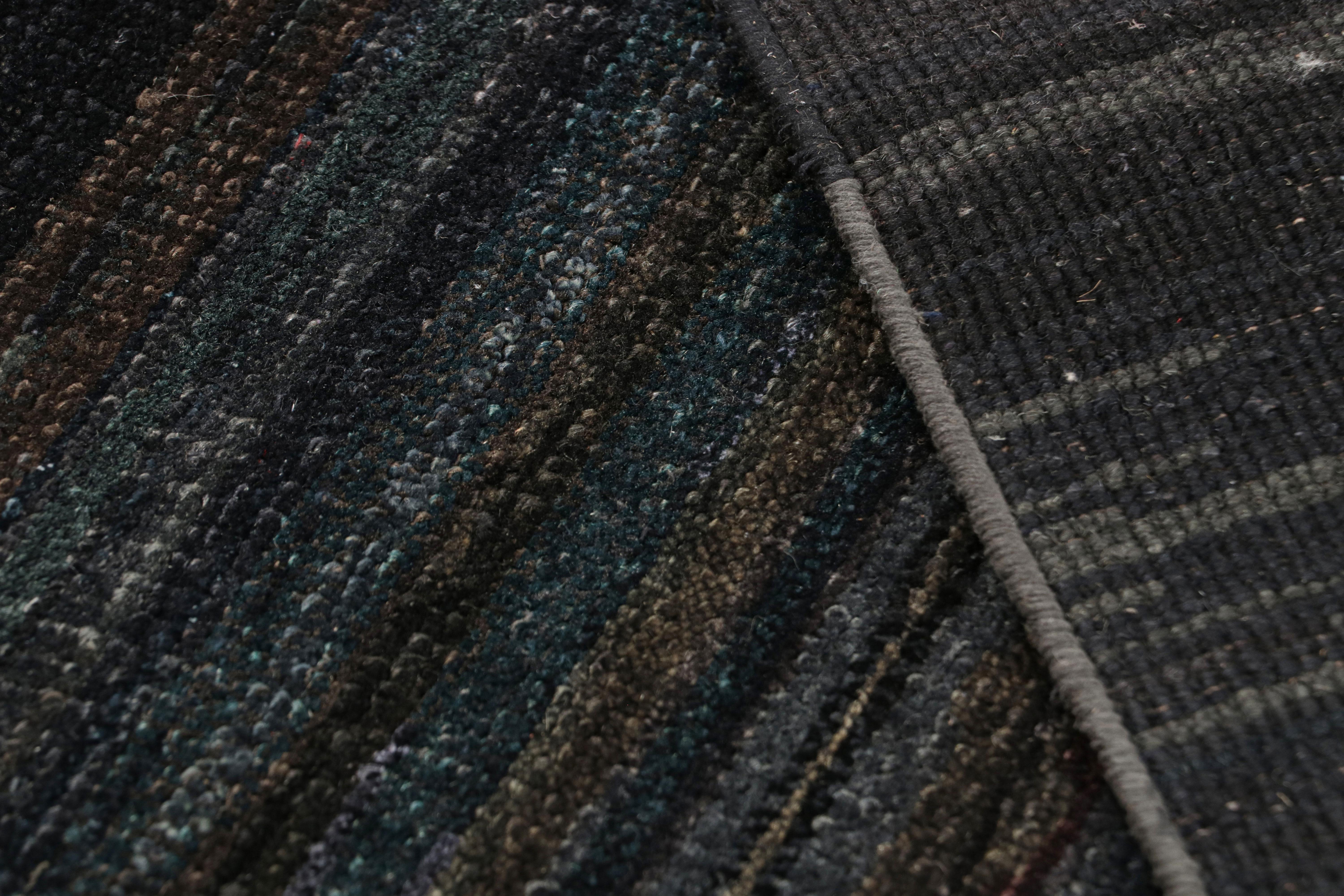 XXIe siècle et contemporain Rug & Kilim's Modern Textural Rug in Dark Blue and Grisailles Stripes and Striae (tapis texturé moderne en bleu foncé et rayures grises) en vente