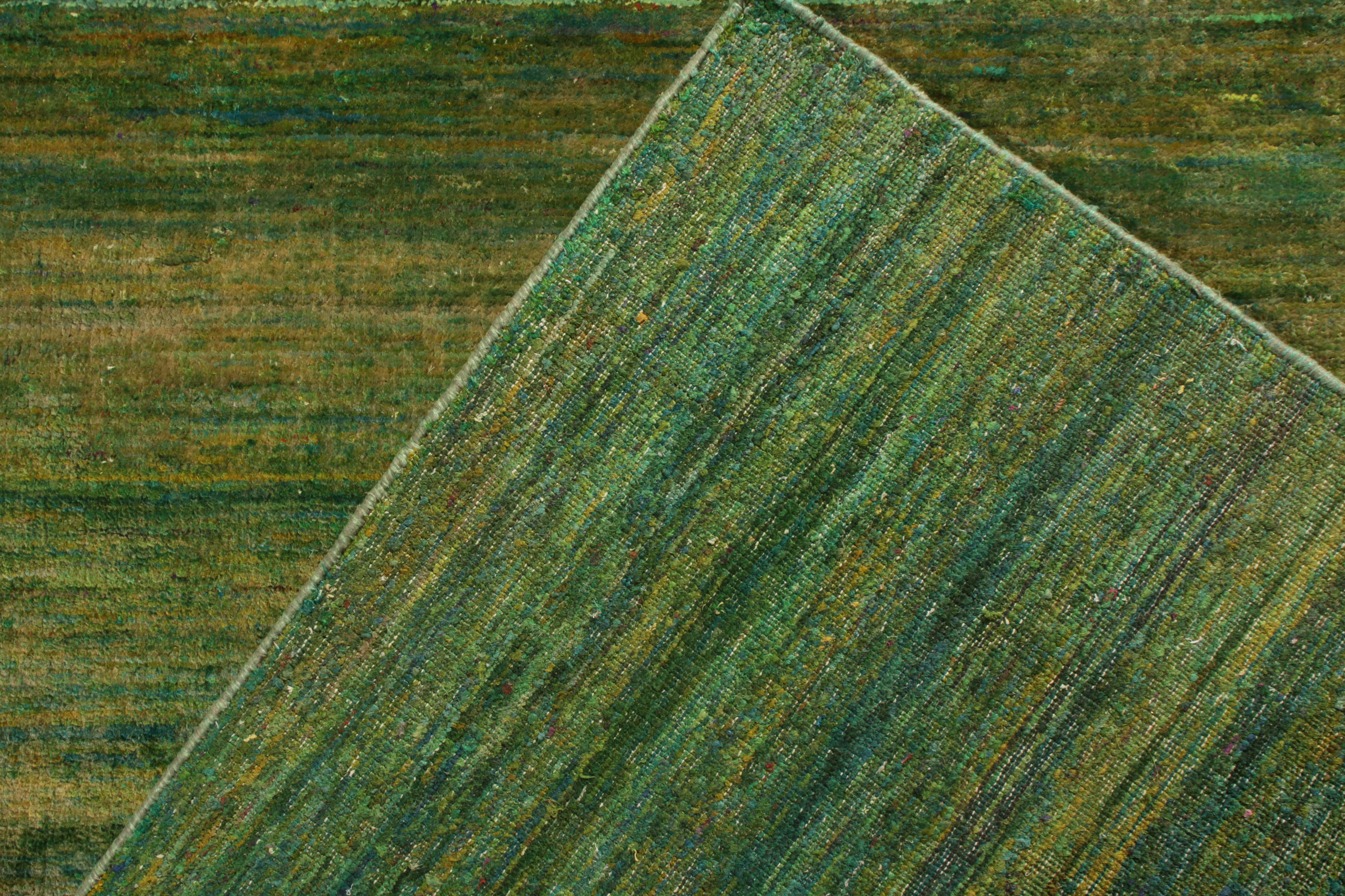 Noué à la main Rug & Kilim - Tapis à texture moderne à rayures unies vertes et jaunes en vente