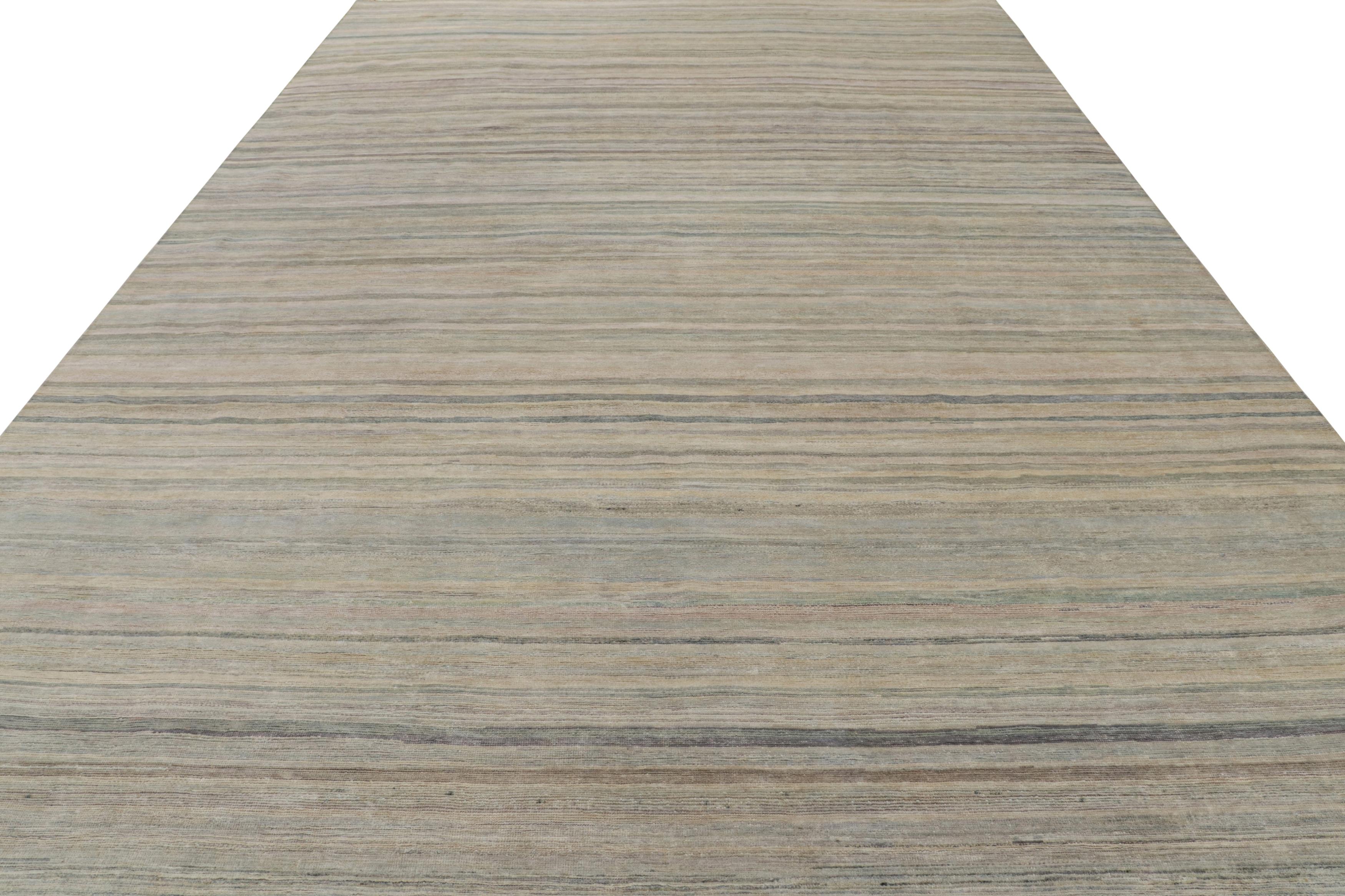 Rug & Kilim è un tappeto moderno a righe e strisce blu e grigio. In condizioni Nuovo in vendita a Long Island City, NY