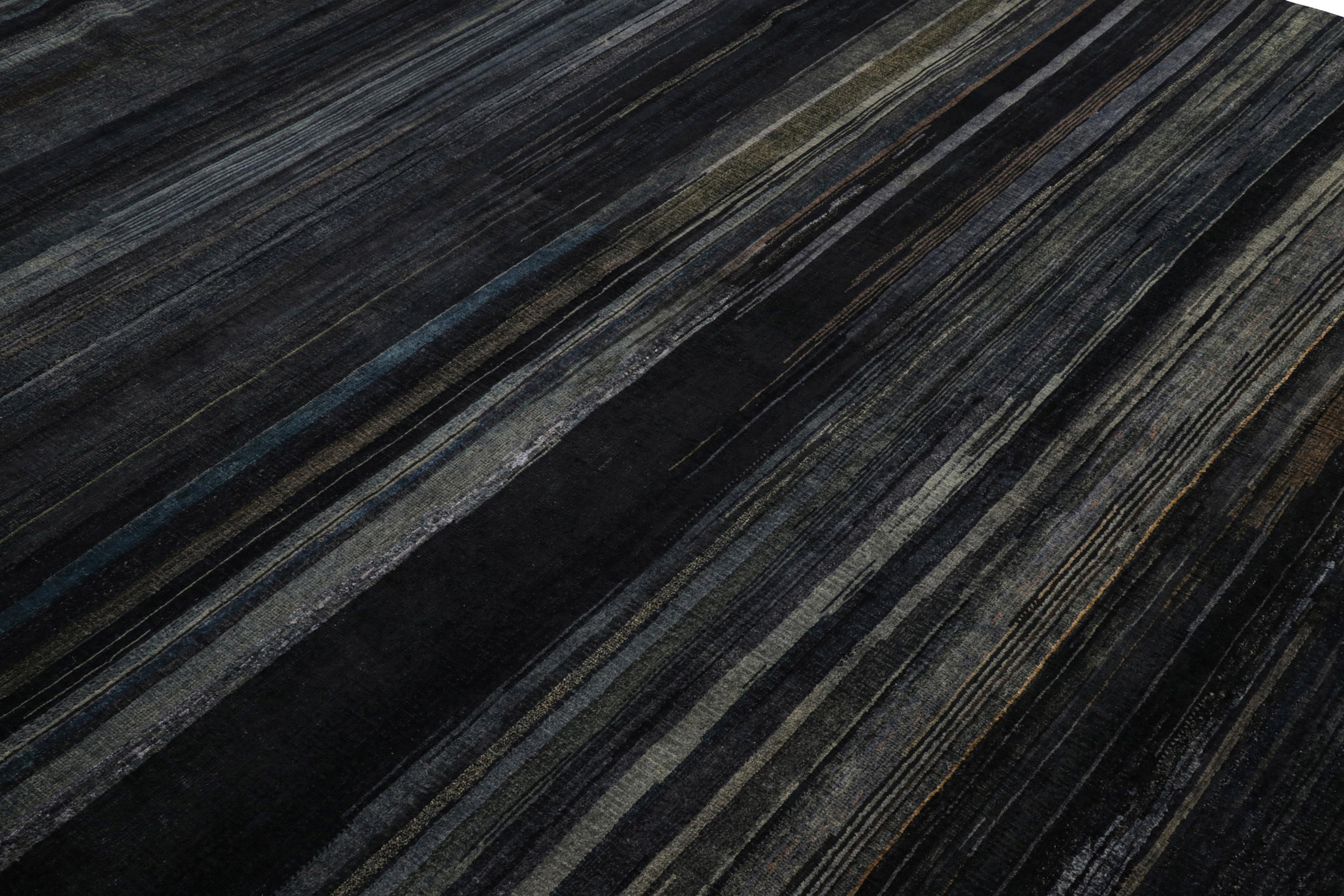 Rug & Kilim's Modern Textural Rug in Grisaille Blau und Schwarz Streifen und Striae (Moderne) im Angebot